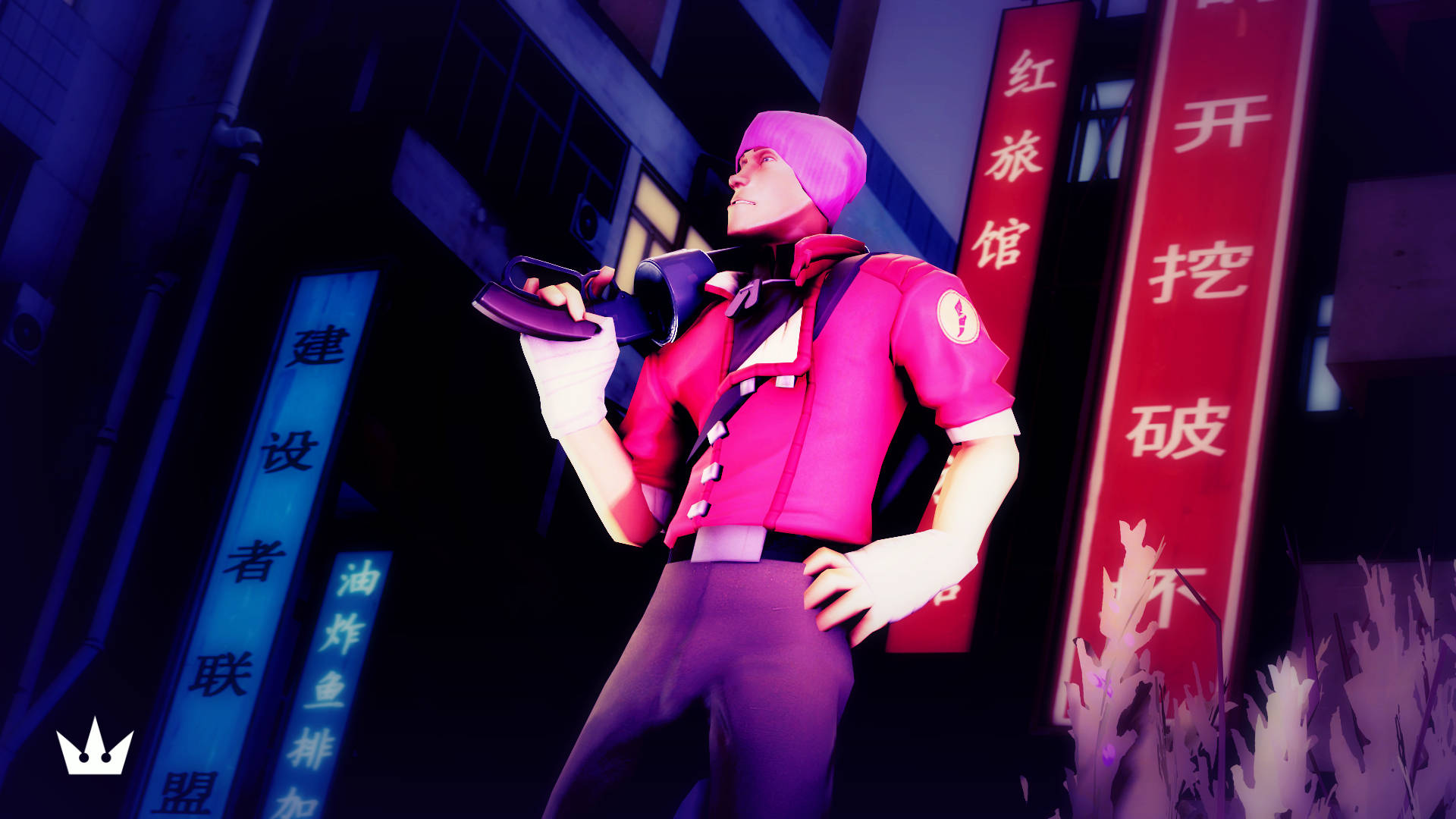 Team Fortress 2 城市間諜 壁紙 — 一個風格化的動漫角色穿著粉紅色制服，在夜晚霓虹燈照亮的城市小巷中自信地站立。