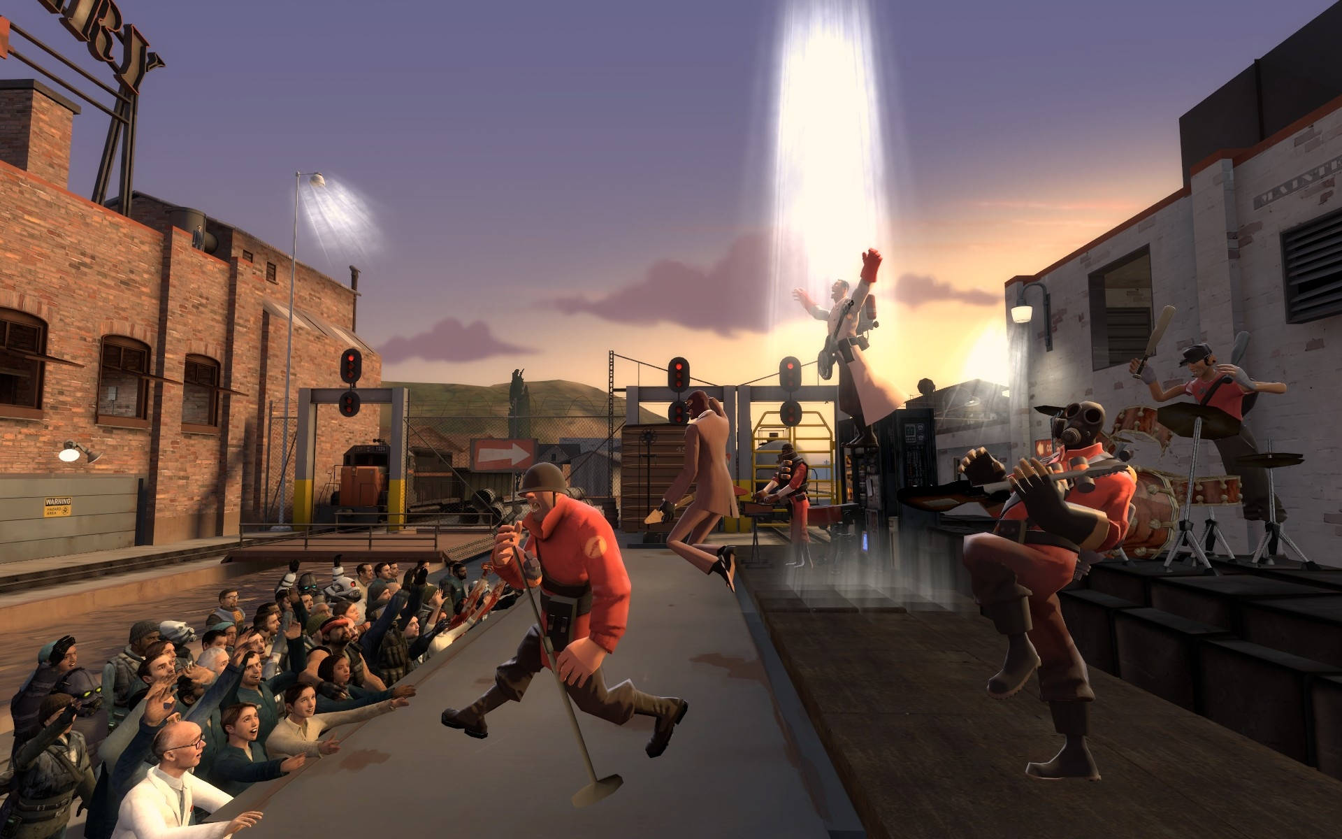 Team Fortress 2 演唱會狂歡 壁紙 — 樂隊在日落時分於屋頂舞台上表演，人群在溫暖的燈光下歡呼。