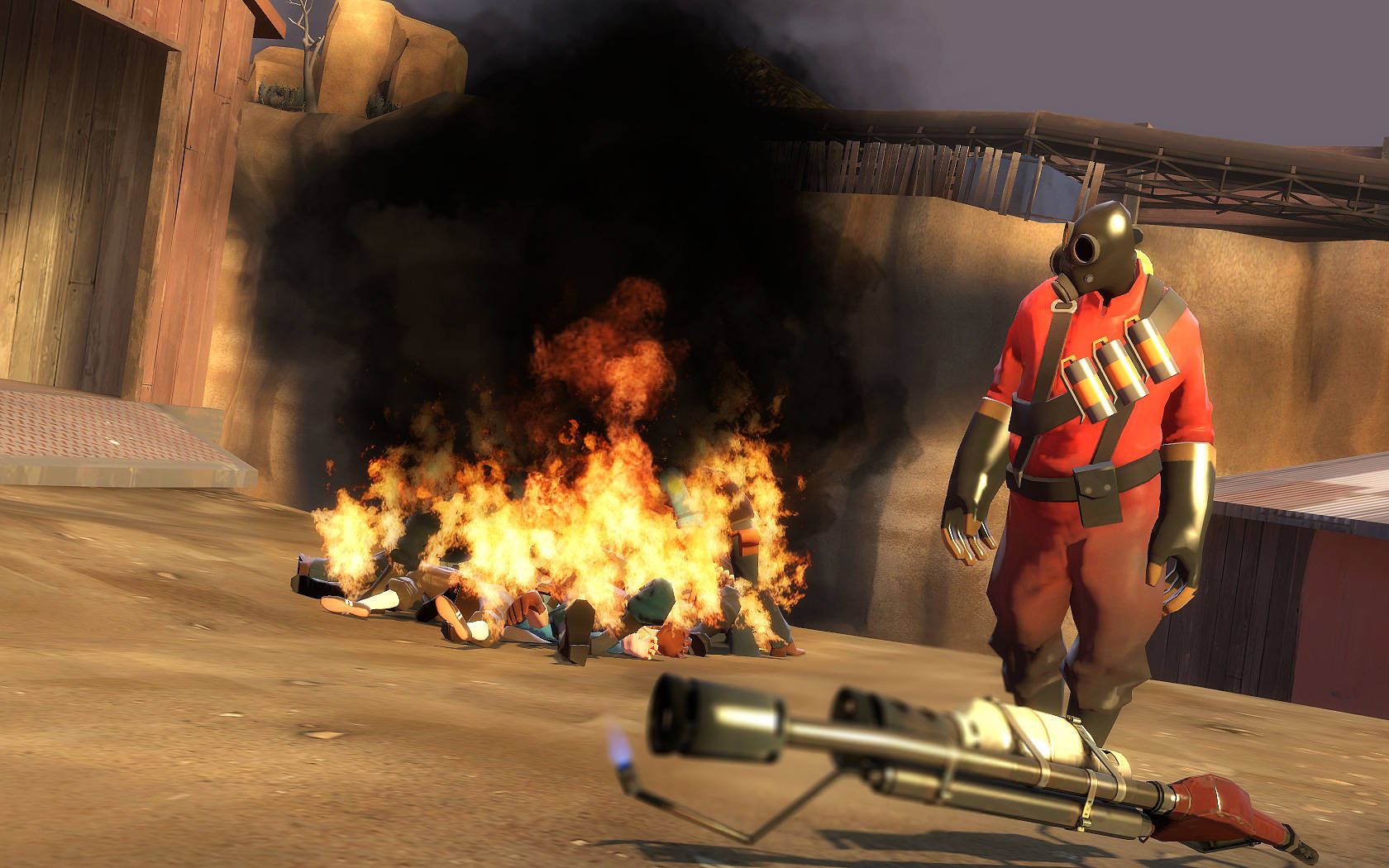 Team Fortress 2 火槍手海報 壁紙 — 一個穿著紅色連身衣和防毒面具的角色，站在一個塵土飛揚、破敗的工業環境中，旁邊是一堆燃燒的屍體。