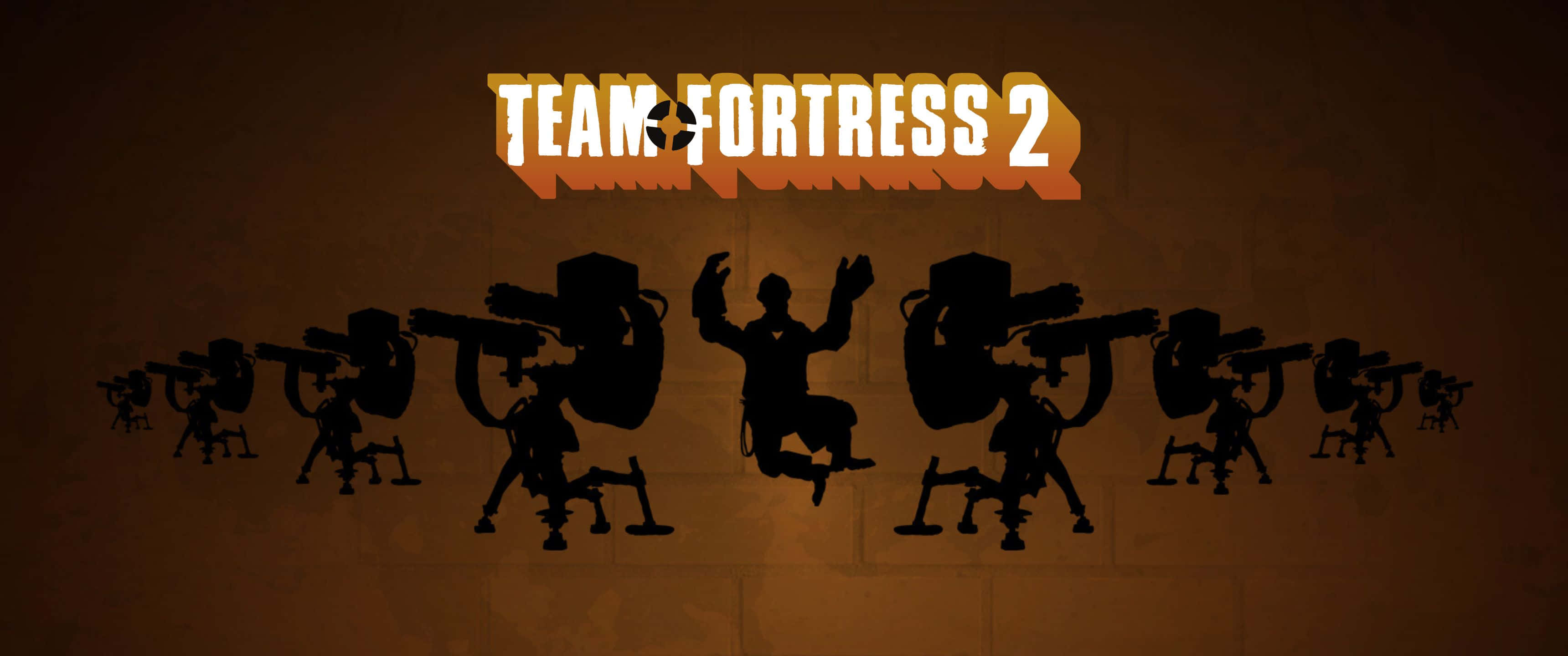 Team Fortress 2：極致超寬螢幕遊戲體驗 壁紙 — 以溫暖棕色牆壁為背景，呈現動態姿勢的Team Fortress 2剪影角色，並帶有發光的橙色標題文字。