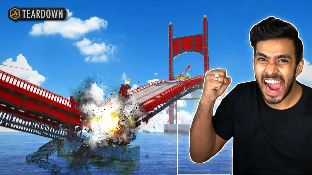 Techno Gamerz 遊玩《Teardown》截圖 壁紙 — 一名男子在一個顯示紅色橋樑在水上爆炸的電子遊戲場景旁邊瘋狂慶祝，背景是藍天。