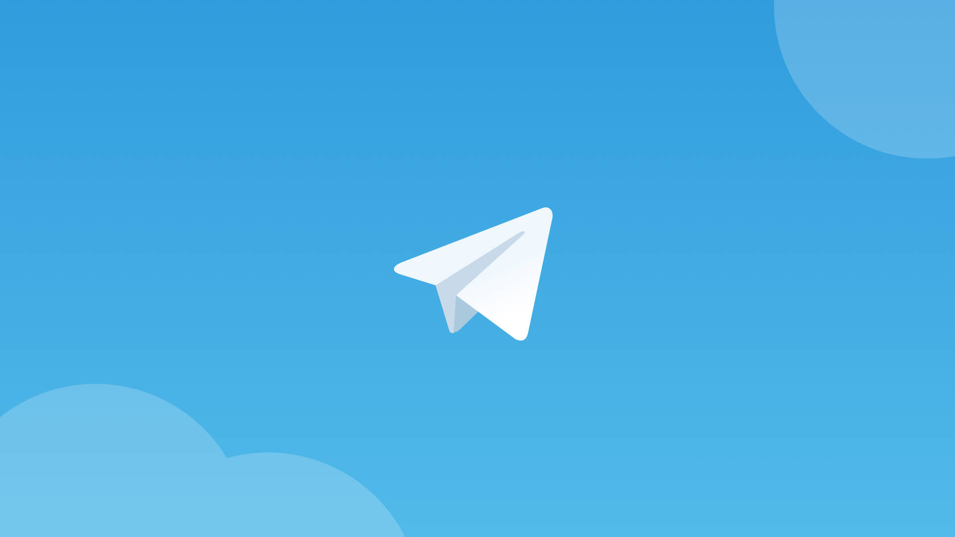 Telegram 飛行紙飛機與兩朵雲 壁紙 — 一架白色紙飛機在寧靜的藍天中翱翔，伴隨著柔軟的雲朵形狀。