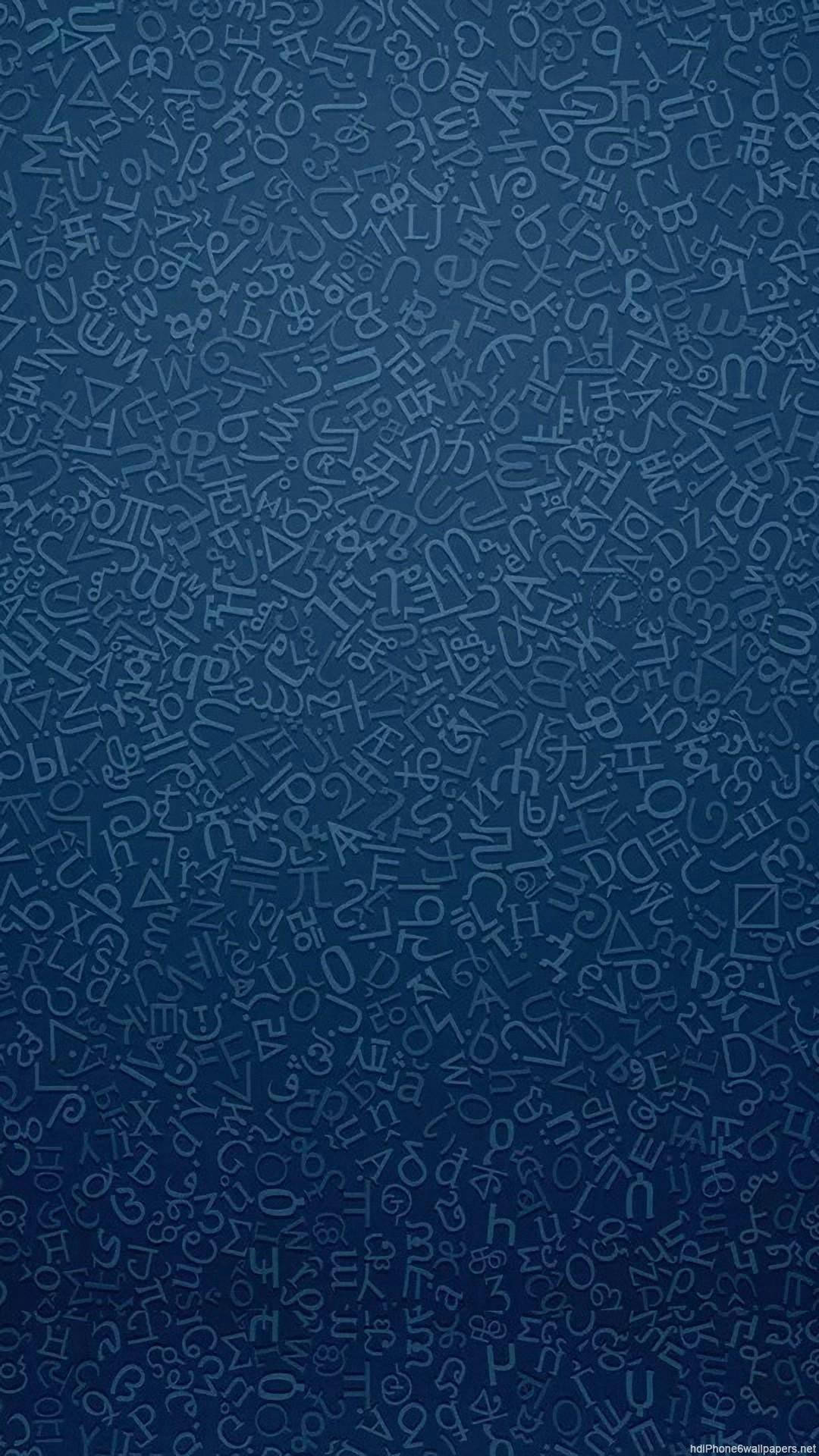 帶有散落字母和符號的藍色漸變背景