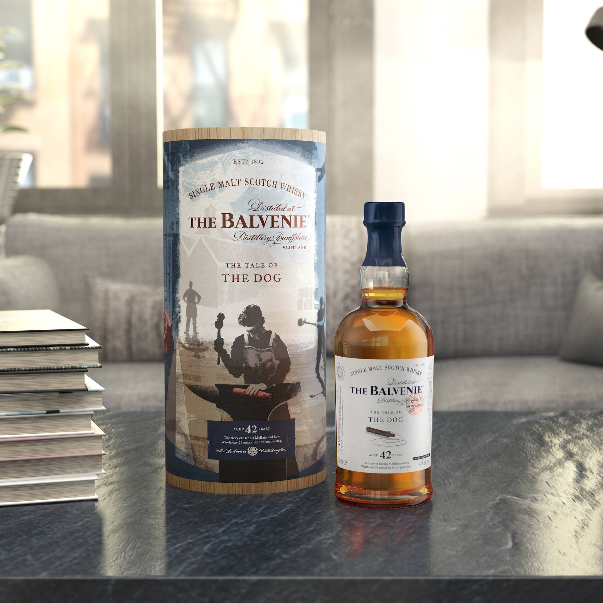 一瓶和一個管裝的 Balvenie 42 Year Old 威士忌放在客廳桌子上，旁邊有書。
