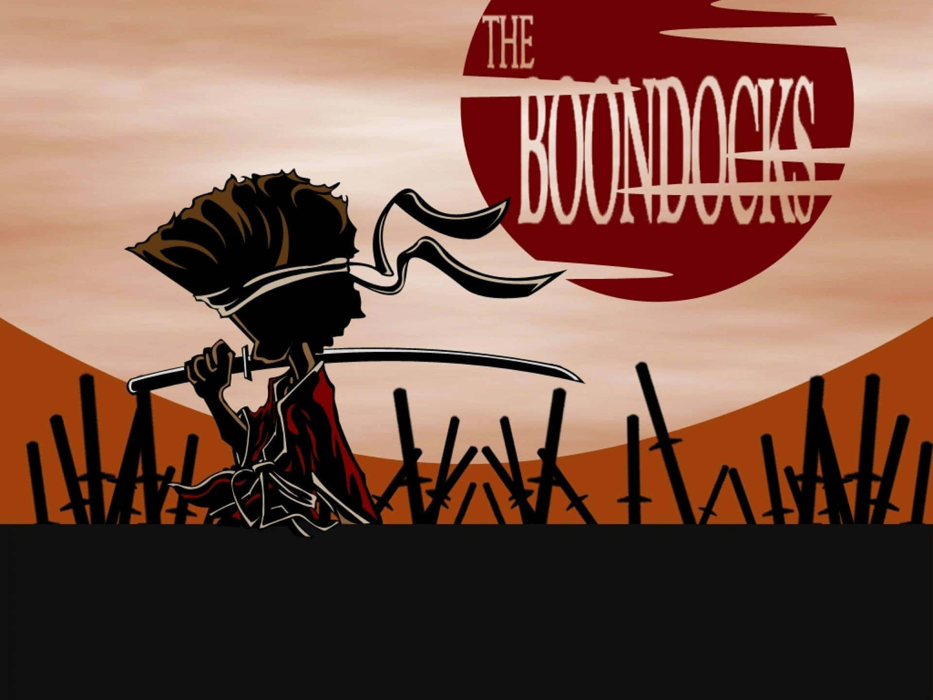 《The Boondocks》——體驗郊區生活 壁紙 — 一個男孩手持劍的剪影，站在一個帶有標題 The Boondocks 的紅色太陽前，背景是橙色的天空。