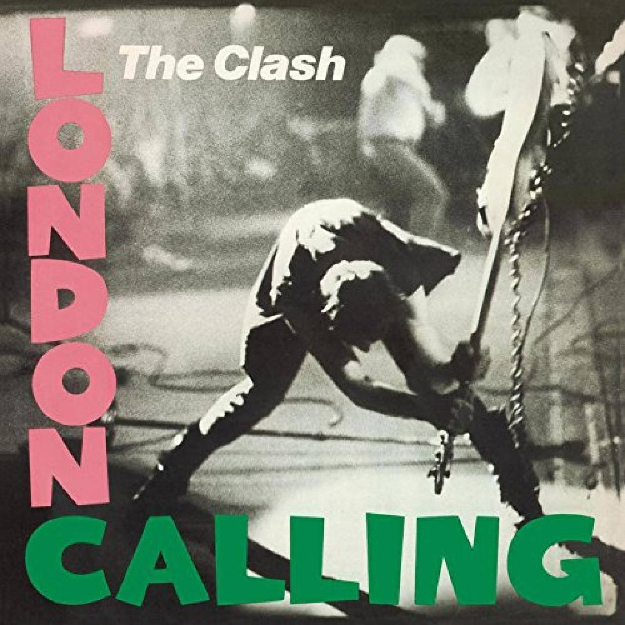 朋克樂隊 The Clash 在舞台上表演，帶有粗體粉紅色和綠色文字。
