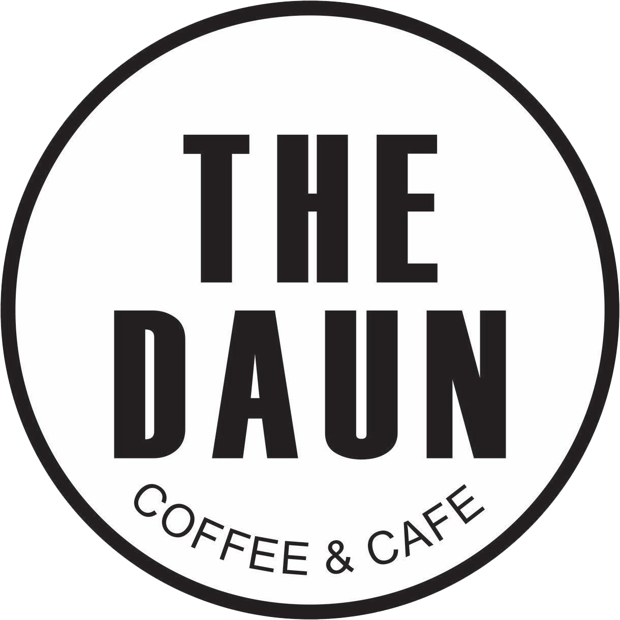 The Daun 咖啡館標誌 壁紙 — 白色背景上，簡約圓形標誌內有粗體黑色文字寫著 THE DAUN COFFEE & CAFE。