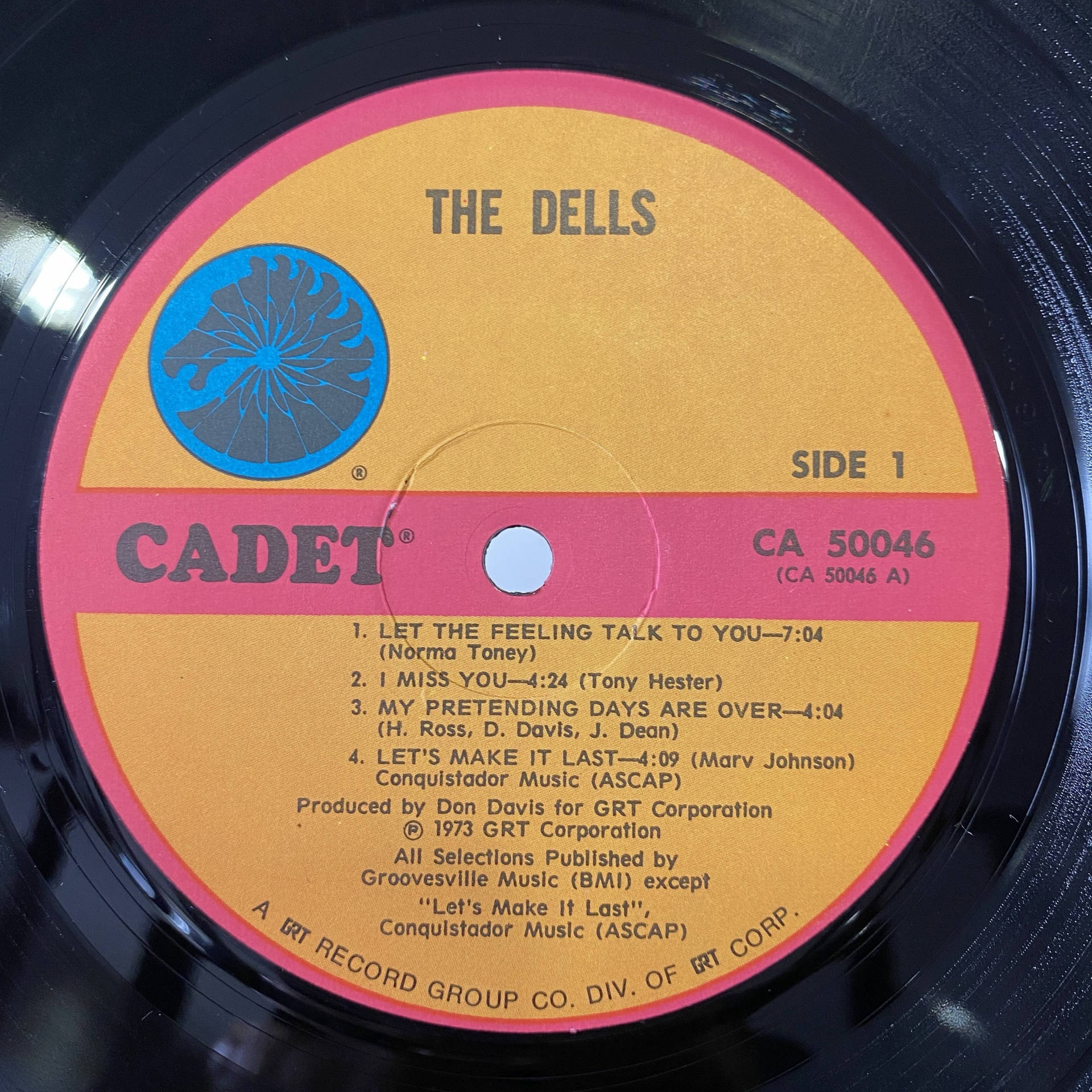 The Dells Side 1 的復古 Cadet Records 黑膠唱片標籤，附有歌曲名稱和藝人資訊。
