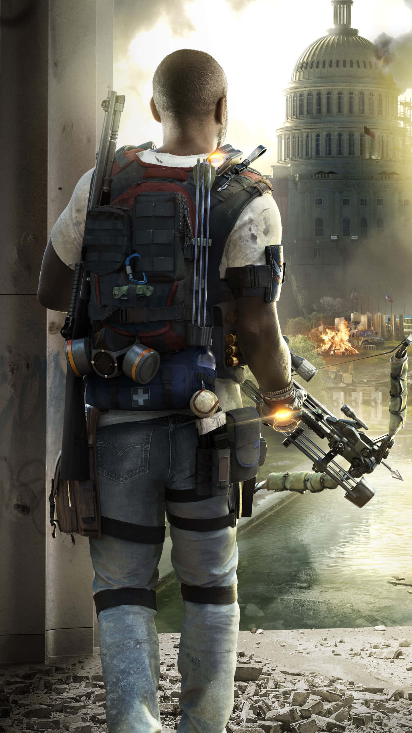 《The Division》安卓背景：安東·里奇韋持弓射箭 壁紙 — 一名手持十字弓的士兵站在瓦礫中，俯瞰夕陽下燃燒的國會大廈。