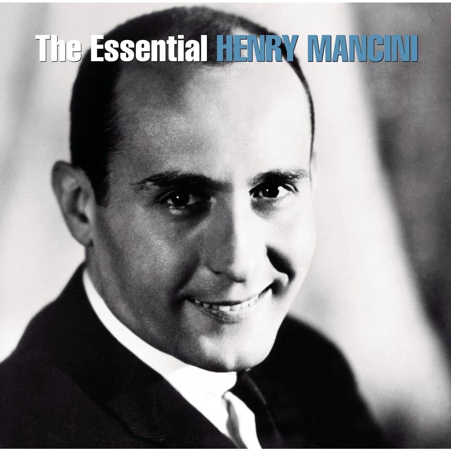 《The Essential Henry Mancini》2014年專輯封面 壁紙 — 亨利·曼西尼穿著西裝，在柔和模糊的背景前溫暖微笑的黑白肖像。