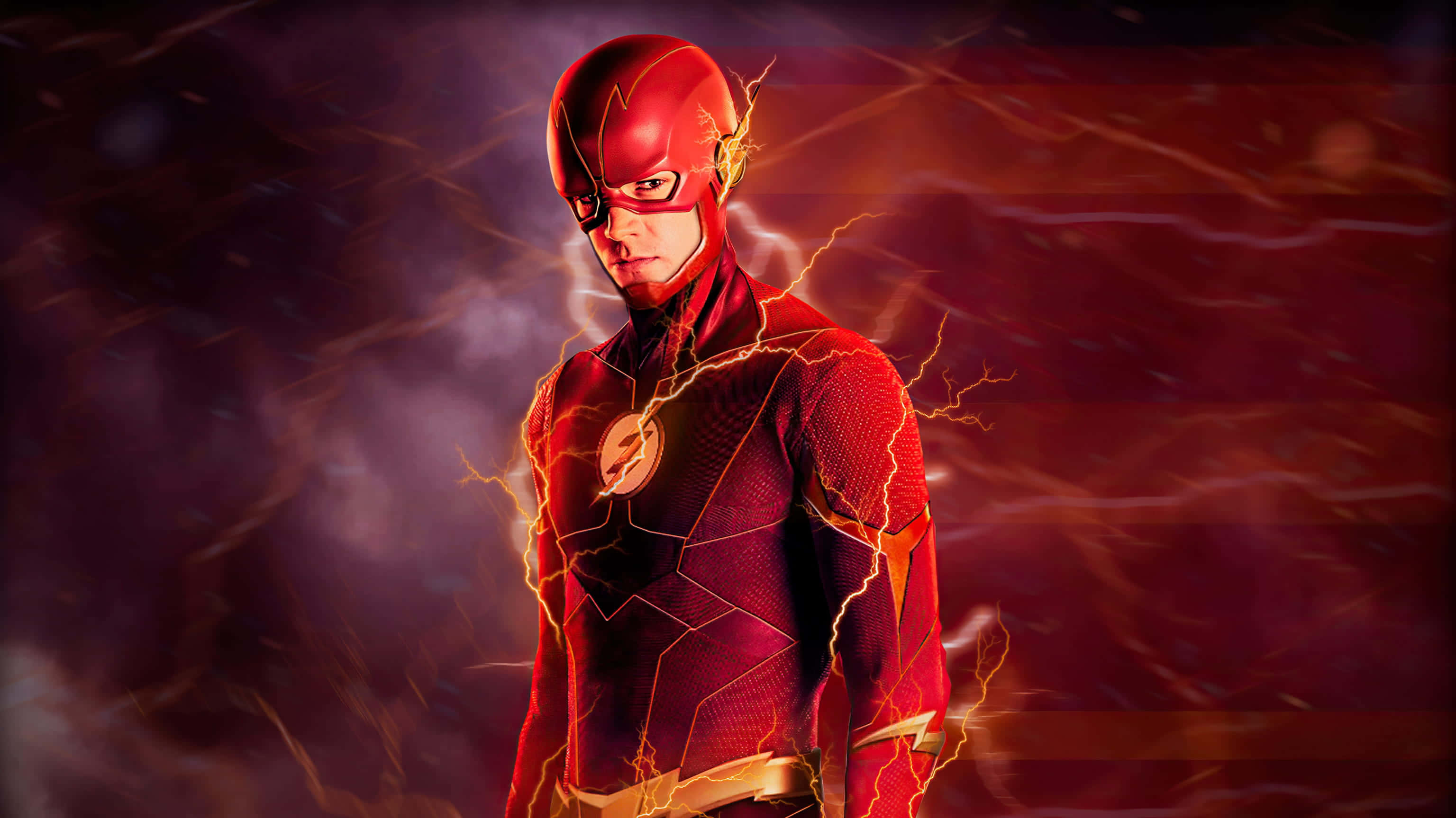 閃電俠 桌布 壁紙 — The Flash 以動感十足的紅色戰衣姿態站立，周圍有電光黃色閃電在暴風雨般的紫色和橙色背景中劈啪作響。
