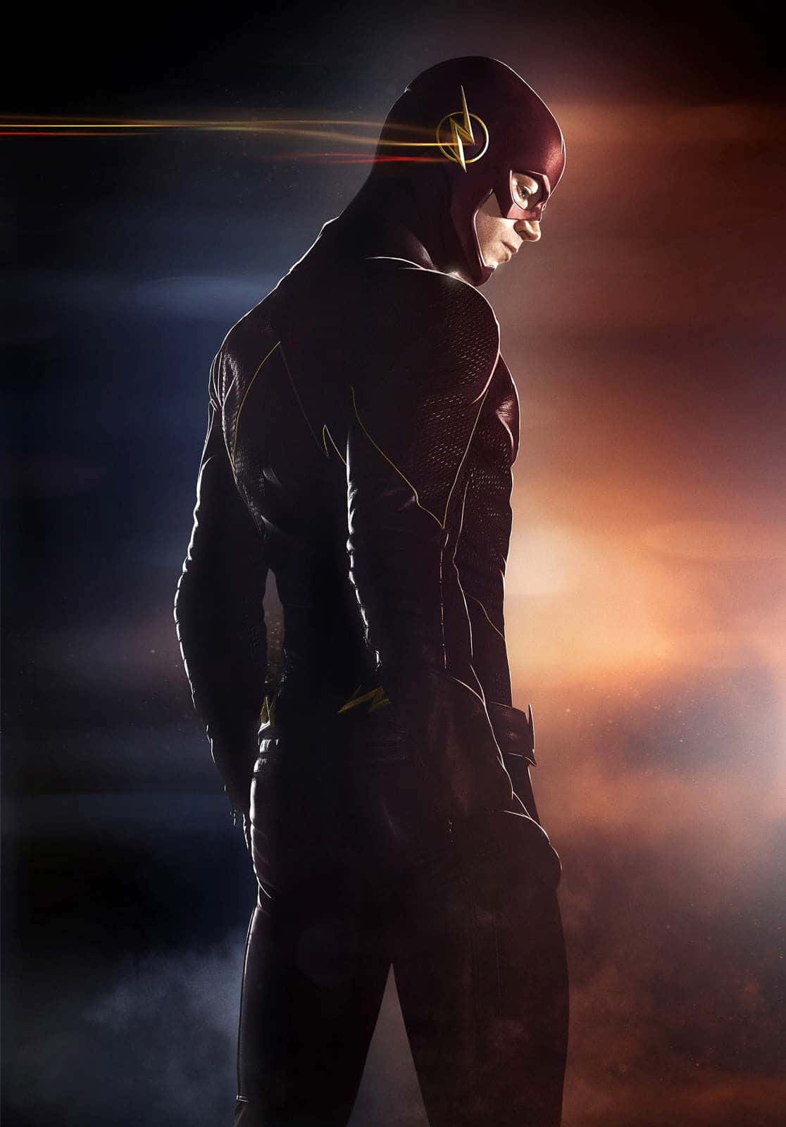 閃電俠 桌布 壁紙 — The Flash 以戲劇性的剪影姿態，站在發光的橙色和深藍色背景前，伴隨著光線條紋。