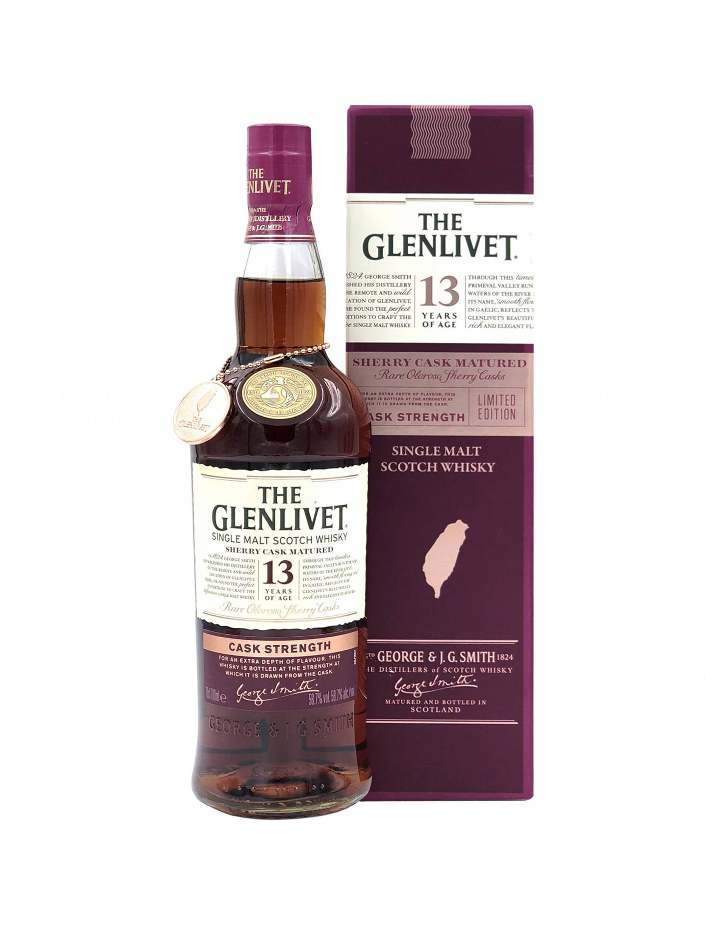 一瓶Glenlivet 13年雪莉桶威士忌及其紫色盒子。