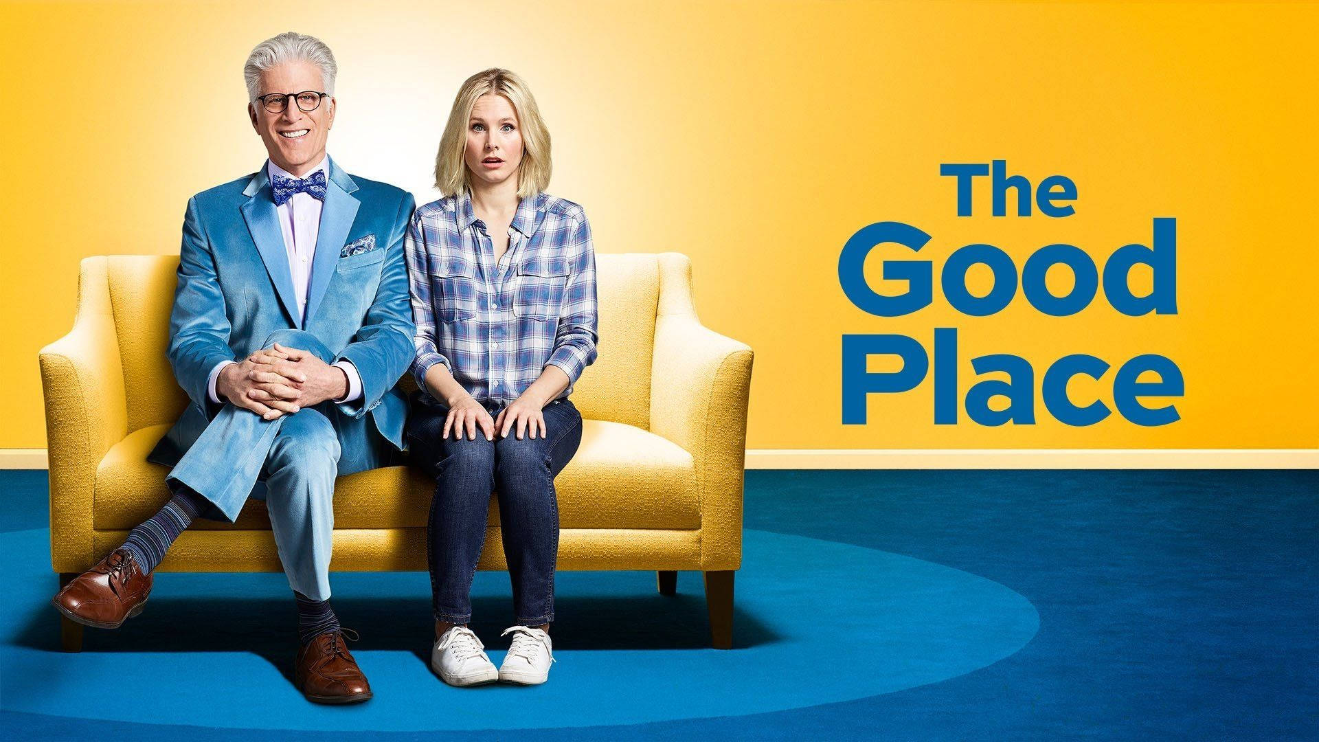 《The Good Place》劇集海報 壁紙 — 兩位演員坐在黃色梳化上，背景為大膽的黃色和藍色，並有大型藍色字體的標題 The Good Place。