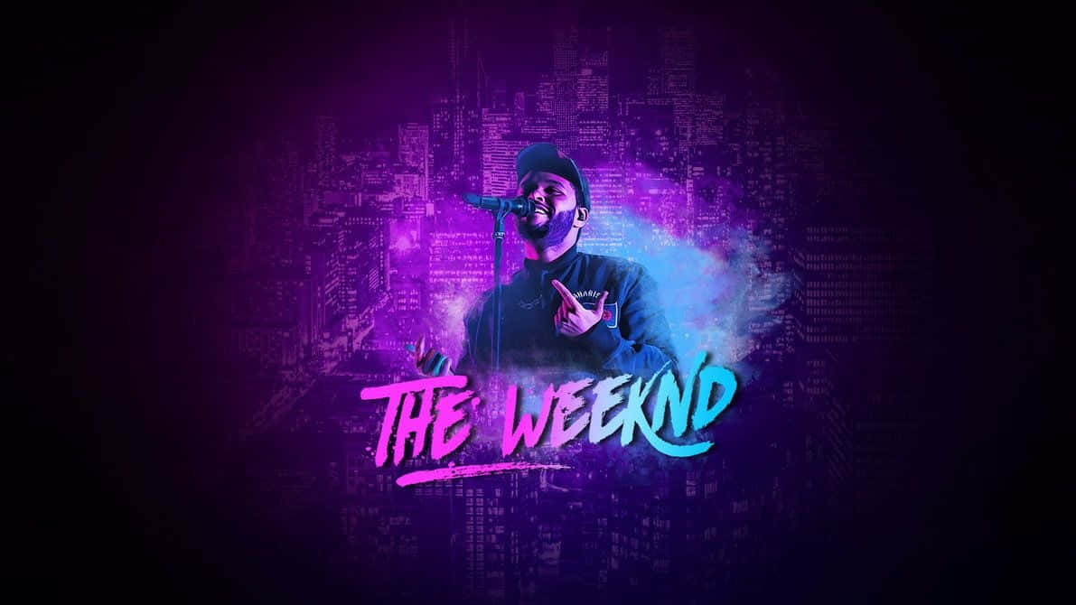  壁紙 — The Weeknd 在一個霓虹燈閃爍的舞台上表演，散發出紫色和藍色的光芒，背景是黑暗的城市天際線。