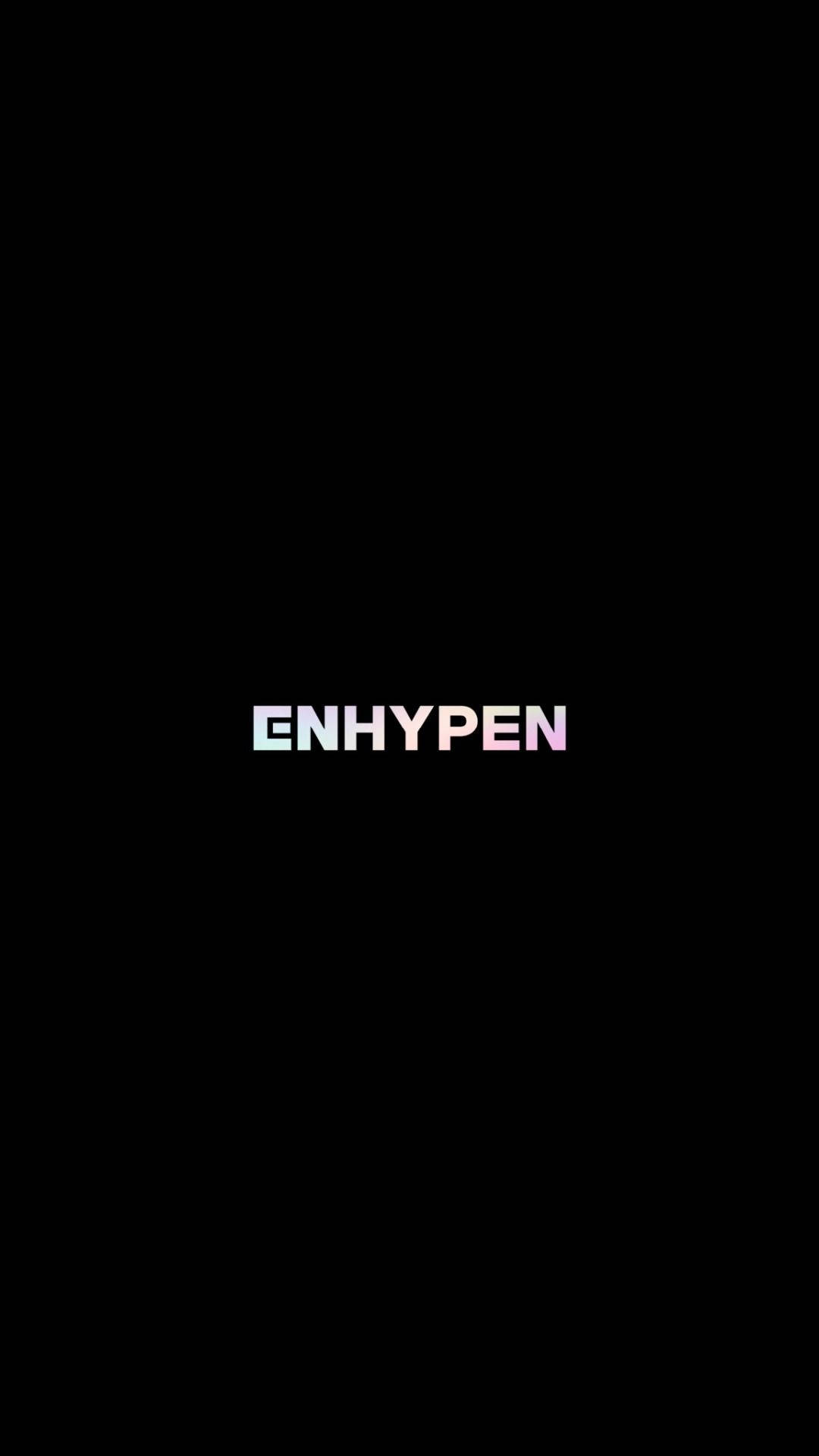 一個發光的漸變文字標誌，在黑色背景上顯示 ENHYPEN。
