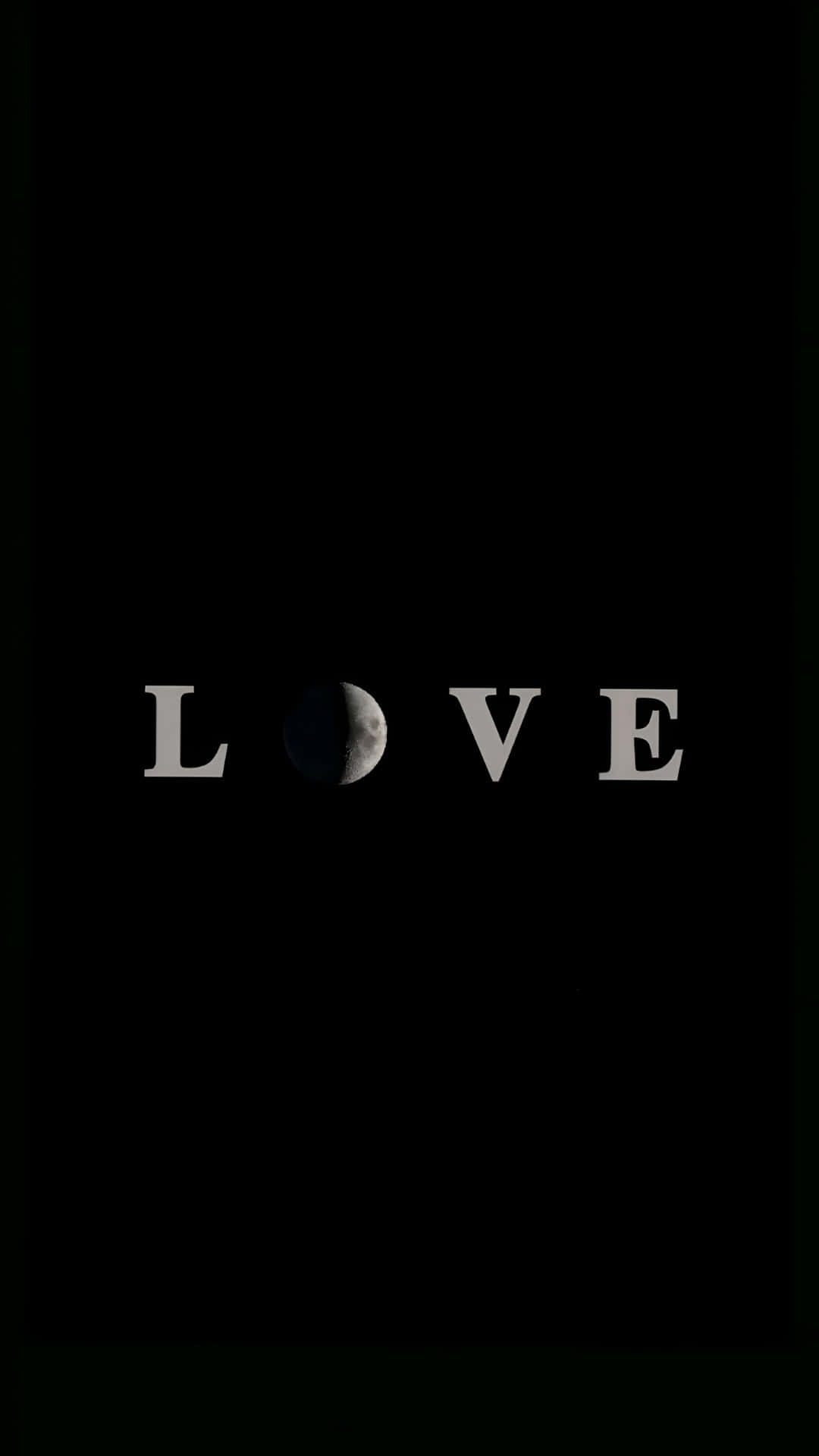  壁紙 — 單詞LOVE，其中字母O被新月取代，背景為黑色。