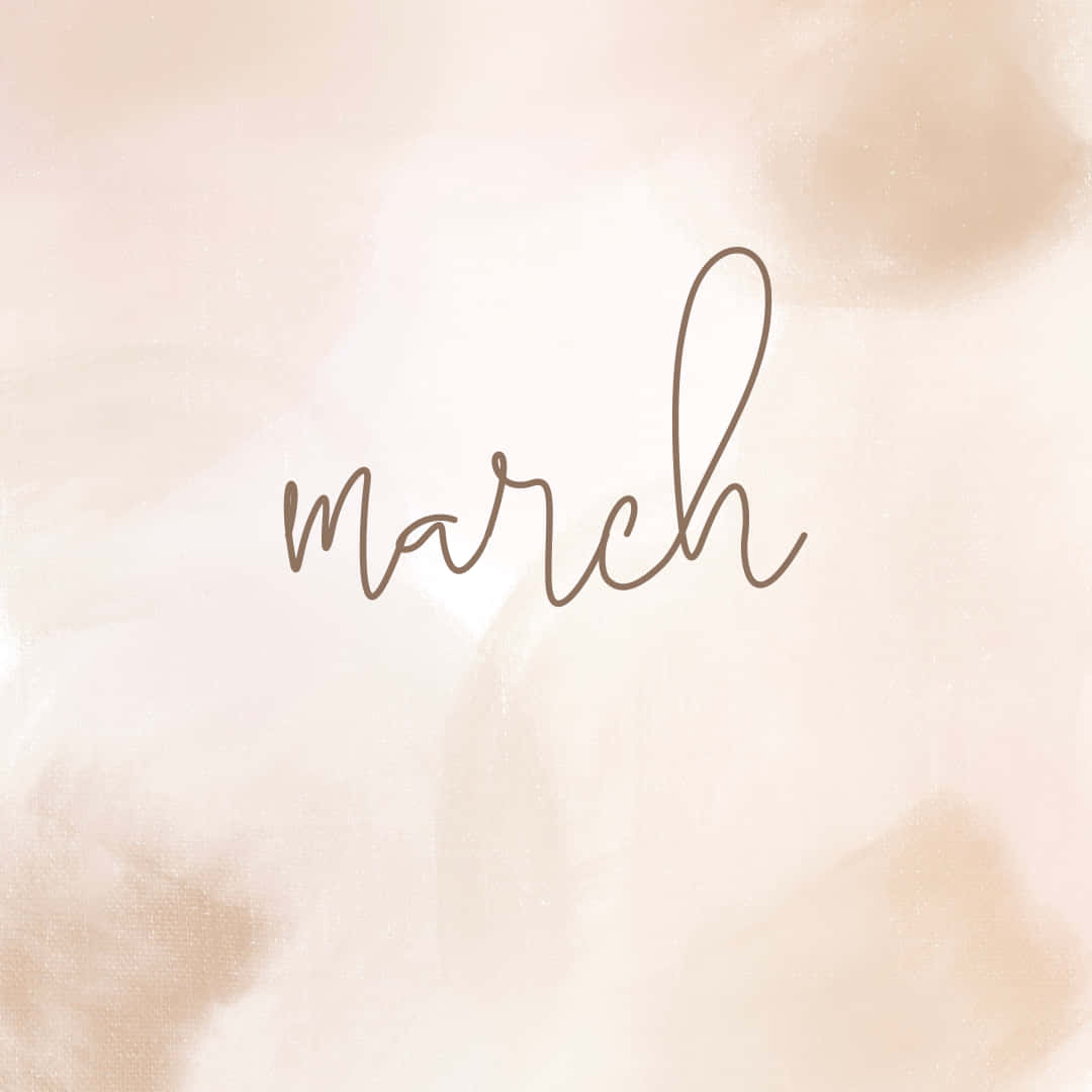  壁紙 — 優雅草書字體的「march」一詞漂浮在柔和的米色水彩洗背景上。