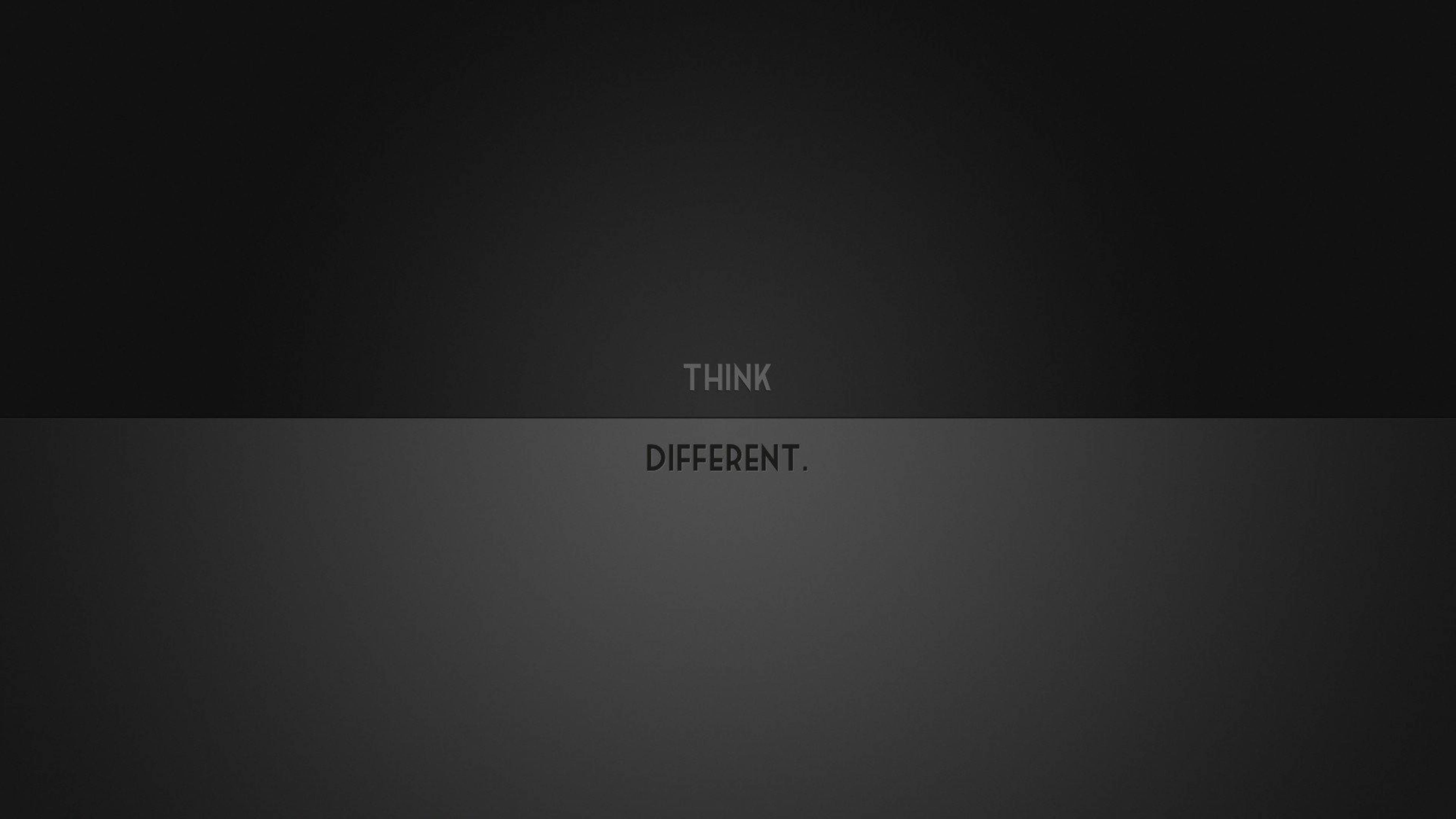 獨特「Think Different」純淨4K桌面壁紙 壁紙 — 極簡深灰色漸變背景，中央以乾淨的無襯線字體顯示 THINK DIFFERENT 文字。