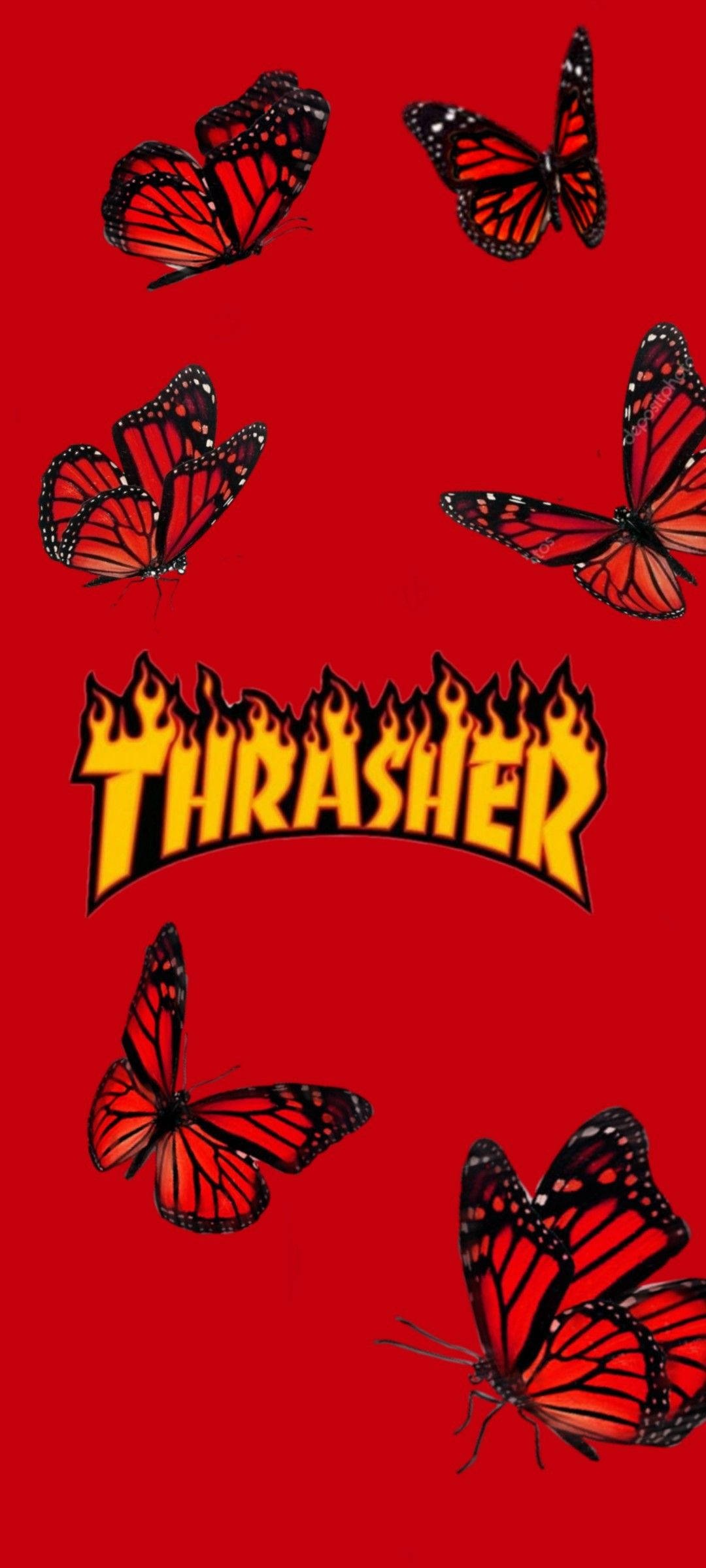 Thrasher紅蝴蝶 壁紙 — 充滿活力的紅色背景，帶有粗體火焰風格的Thrasher標誌，周圍環繞著帝王蝶。
