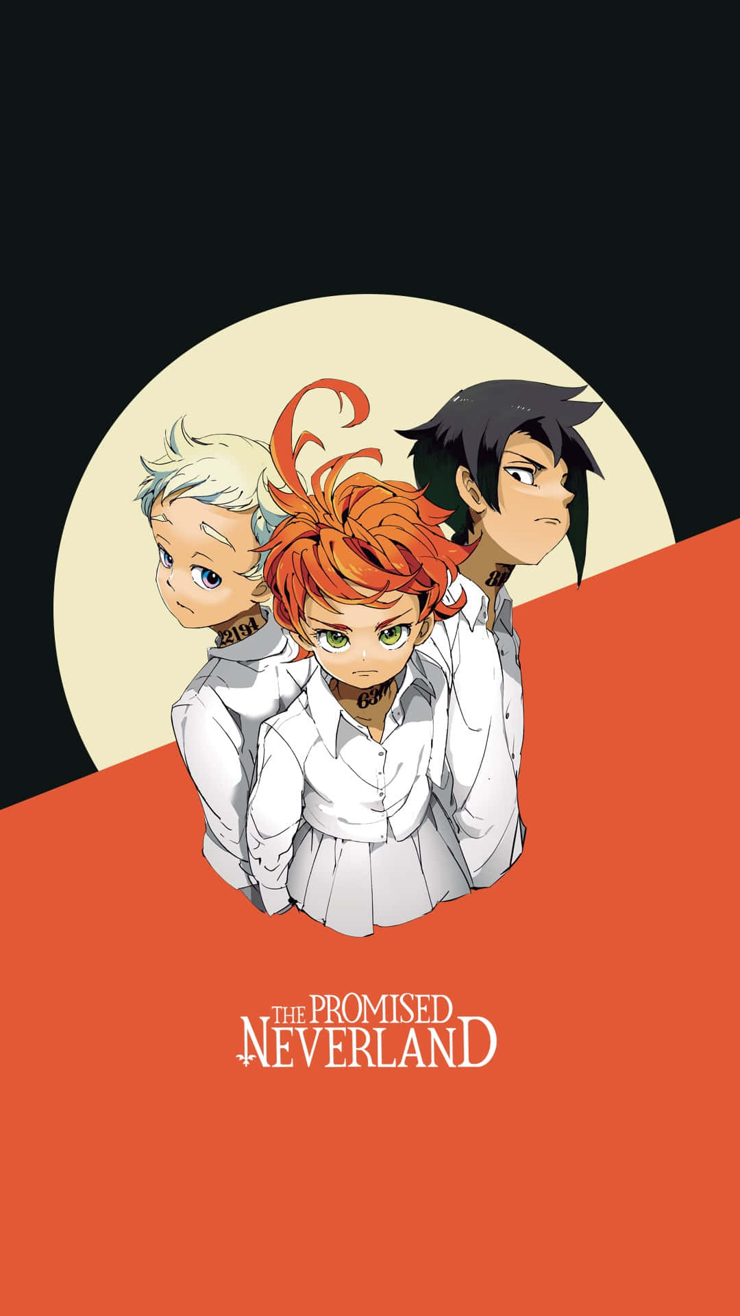 The Promised Neverland Ray 桌布 壁紙 — 三個穿著白色制服嘅動畫細路企喺黑色同橙色背景前面，後面有個忌廉色圓圈。