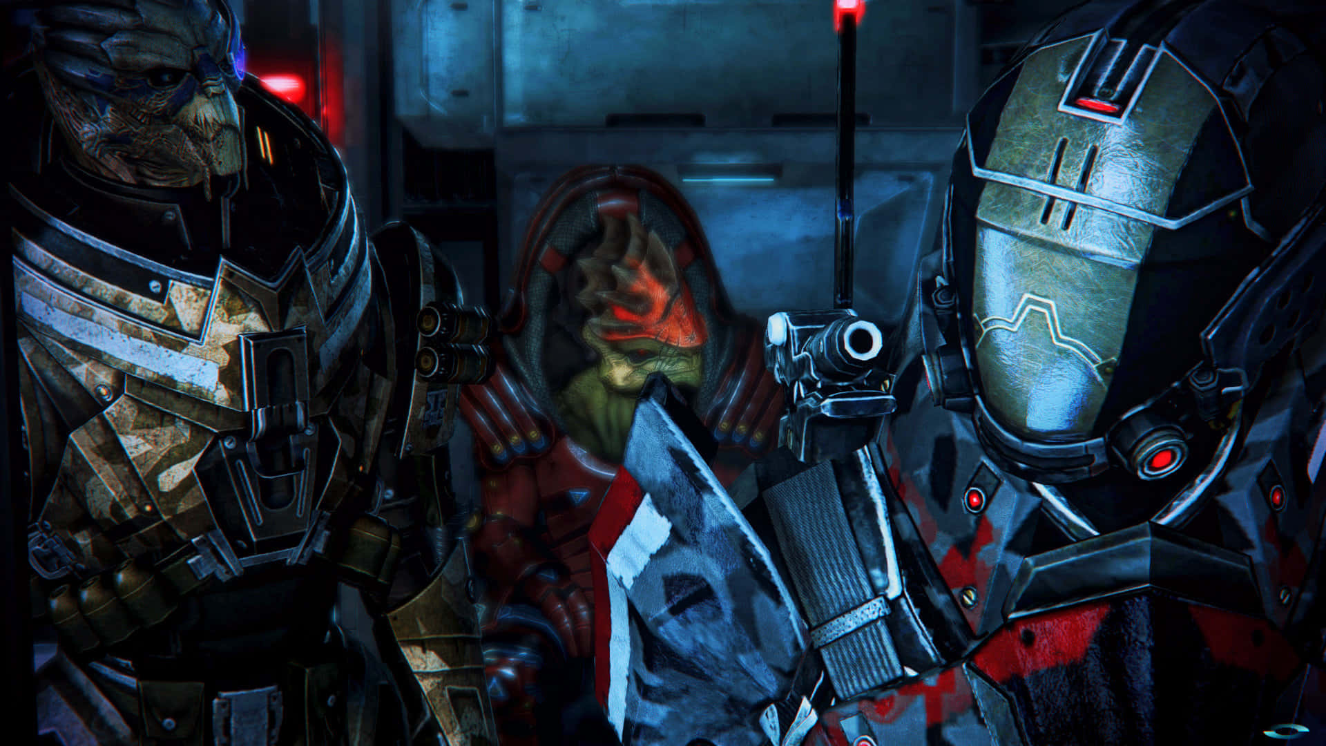 Mass Effect Multiplayer 桌布 壁紙 — 三名身穿裝甲的外星戰士在昏暗的未來走廊中，帶有紅色發光燈光和金屬牆壁。