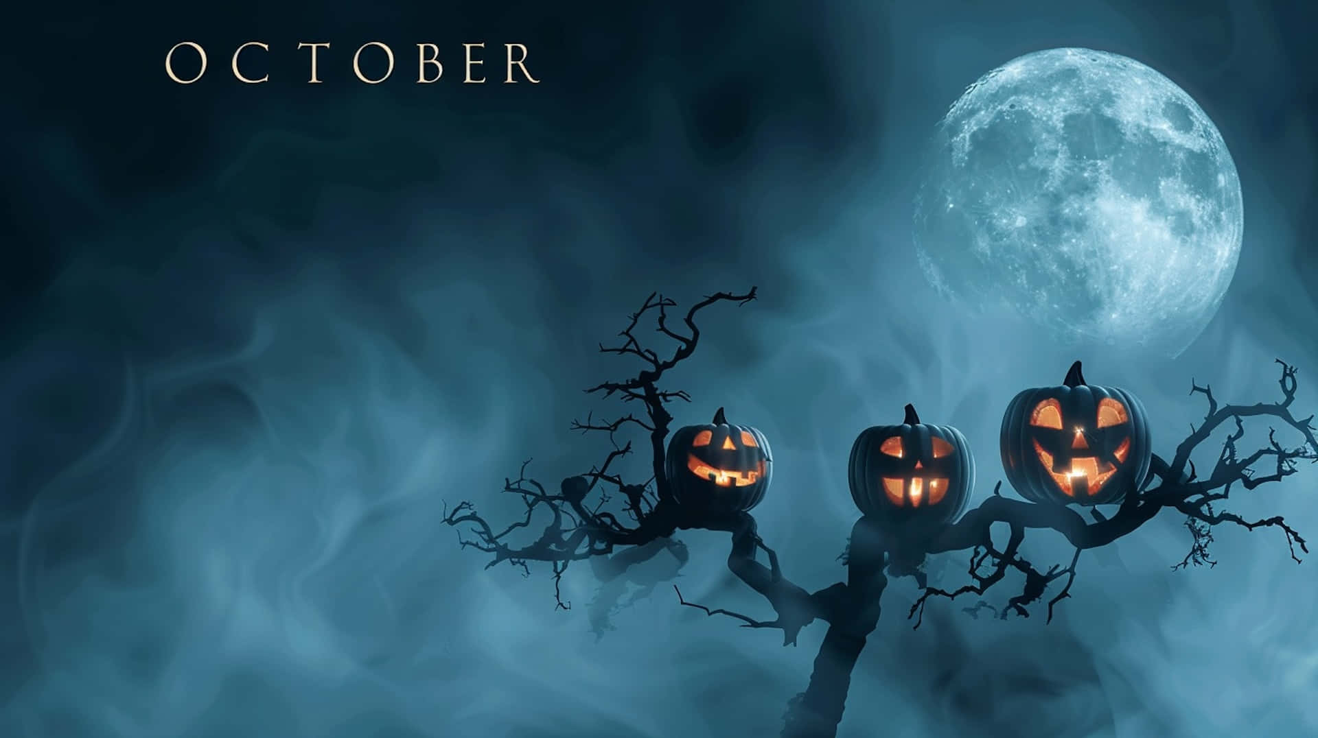 October Desktop 桌布 壁紙 — 三個發光的傑克南瓜燈棲息在扭曲的樹枝上，滿月之下，在迷霧的十月夜晚。