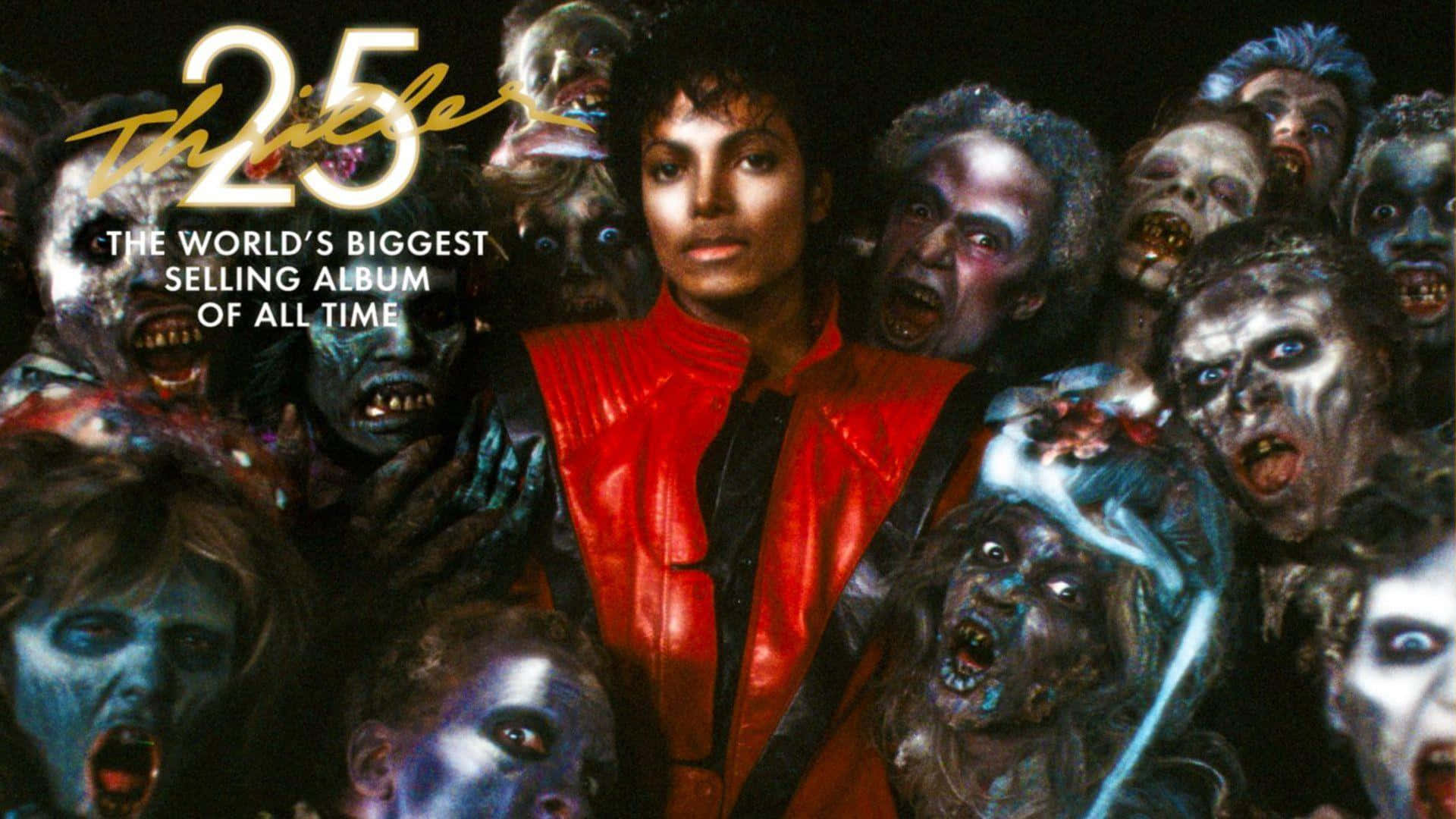 麥可·傑克森《Thriller》音樂錄影帶中的經典形象 壁紙 — 米高積遜穿著標誌性紅色外套，被《Thriller》專輯封面中的喪屍面孔包圍。