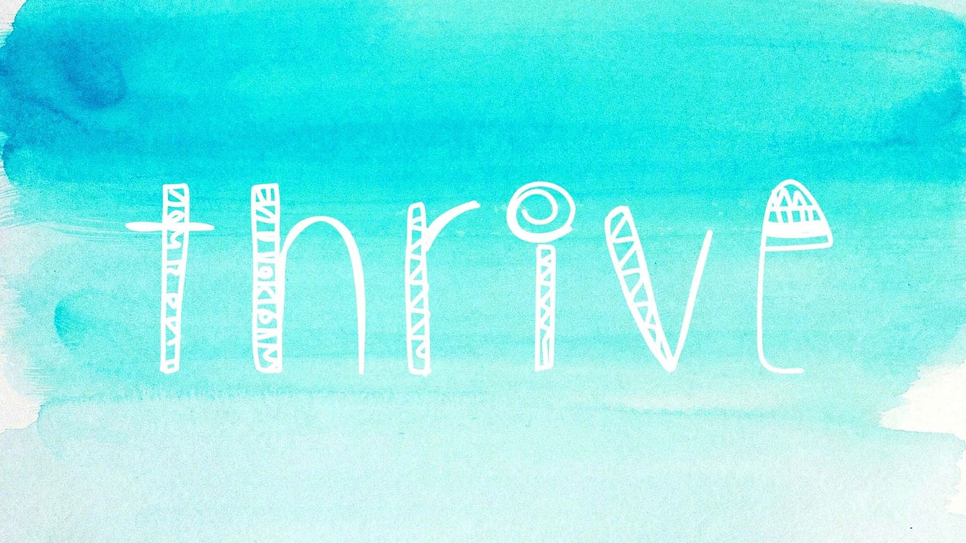 青綠美學筆電上的「Thrive」字體藝術 壁紙 — 單詞 thrive 以白色裝飾字體書寫在柔和的藍綠色水彩背景上。