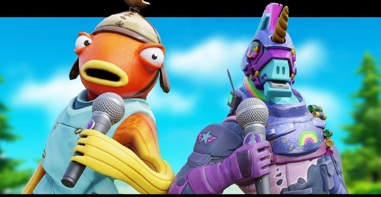 兩個Fortnite角色在戶外藍天下手持麥克風。