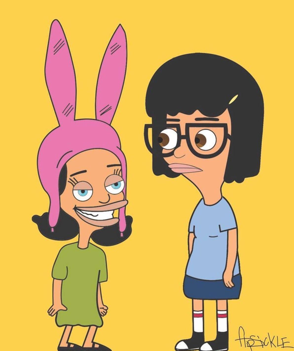 Tina Belcher 與妹妹 Louise 壁紙 — 兩個動畫角色，一個戴著粉紅色兔耳微笑，另一個戴著眼鏡看起來不耐煩，背景是純黃色。