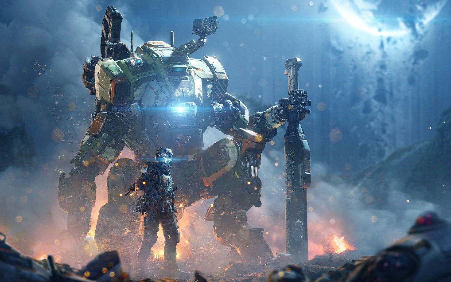 潛入災難場，挑戰《Titanfall 2》的極限體驗 壁紙 — 一座高聳的綠色和黑色機甲矗立在燃燒的廢墟中，一名身穿盔甲的士兵在發光的天空下仰望它。