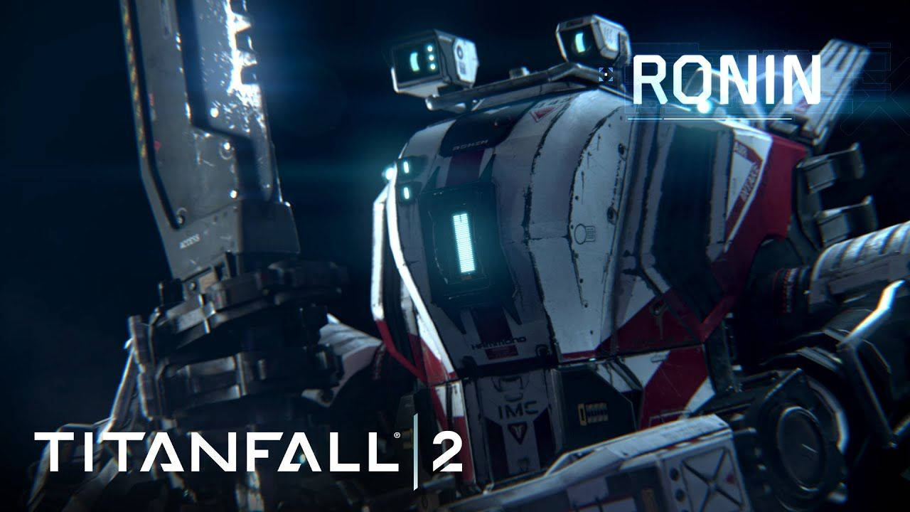 《Titanfall 2》Ronin泰坦 壁紙 — 一架名為 Ronin 的重型裝甲白色和紅色機甲泰坦，在黑暗空間中站立，帶有發光的藍色燈光和遊戲標題文字。