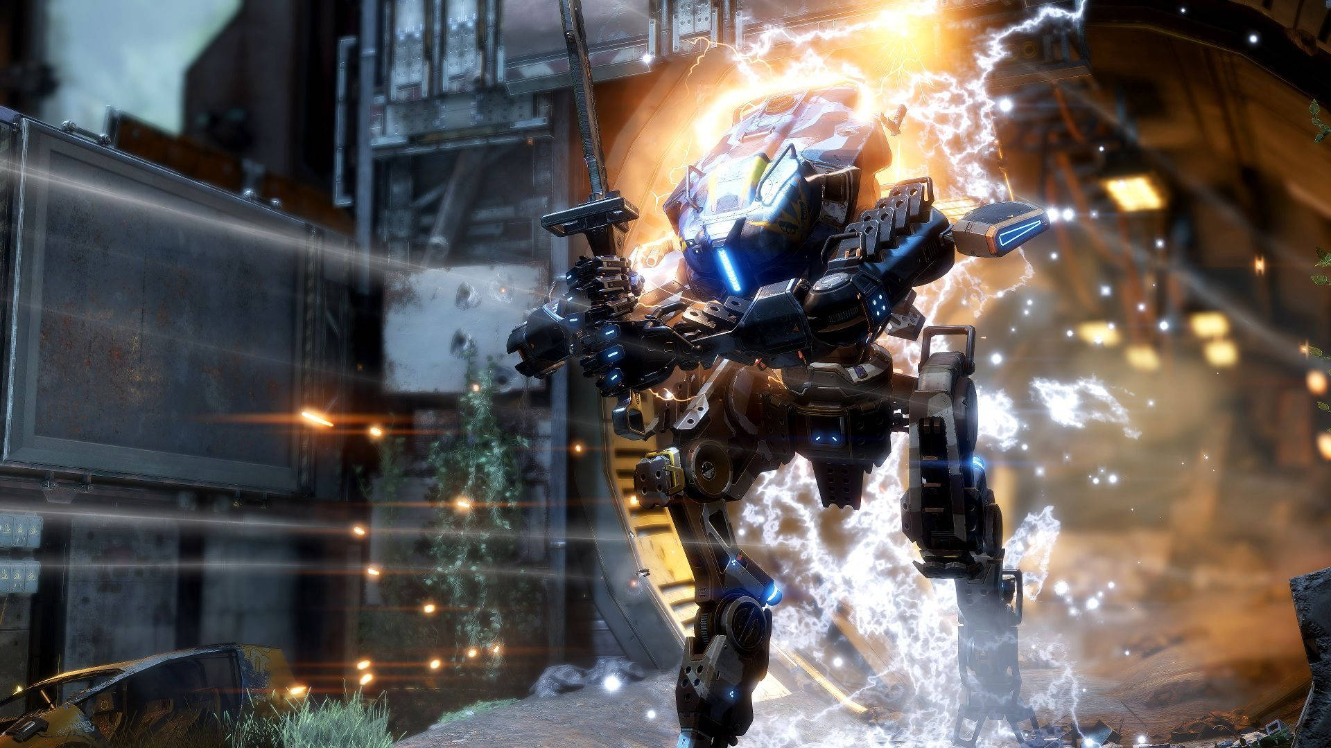 《Titanfall 2》中的威猛Ronin泰坦已準備就緒 壁紙 — 一架未來機甲在崩塌的城市廢墟中戰鬥，閃電在其發光的藍色裝甲周圍噼啪作響。