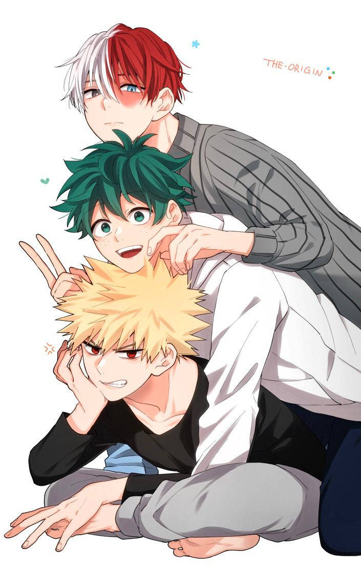 Todobakudeku 動漫起源 壁紙 — 三個動畫男孩，分別有紅色、綠色和金黃色的頭髮，在純白色背景前頑皮地擺姿勢。