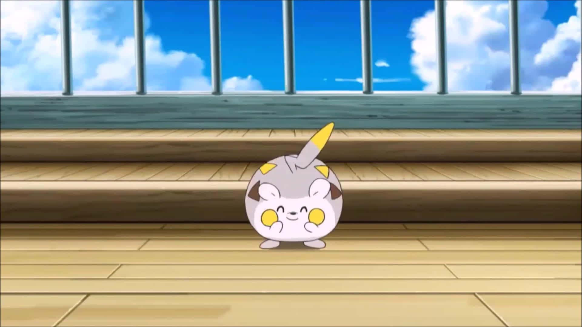 Togedemaru 表現興奮 壁紙 — 一個可愛的圓形寶可夢，有黃色的角和臉頰，站在木階梯上，藍天白雲下。