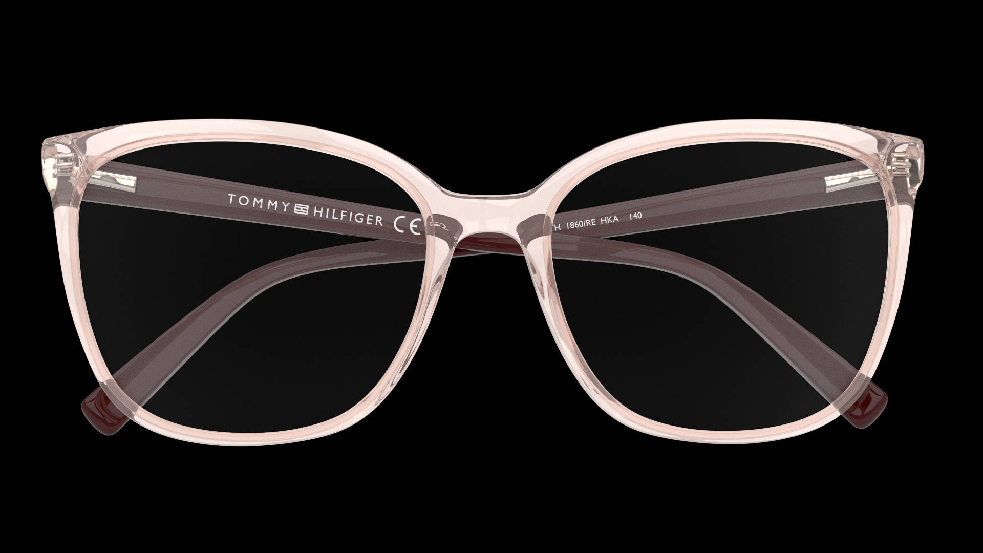 Tommy Hilfiger 生物基材 TH 1860/RE 女士眼鏡 壁紙 — 一副半透明粉紅色框的Tommy Hilfiger眼鏡，配以深色鏡片，置於純黑背景上。
