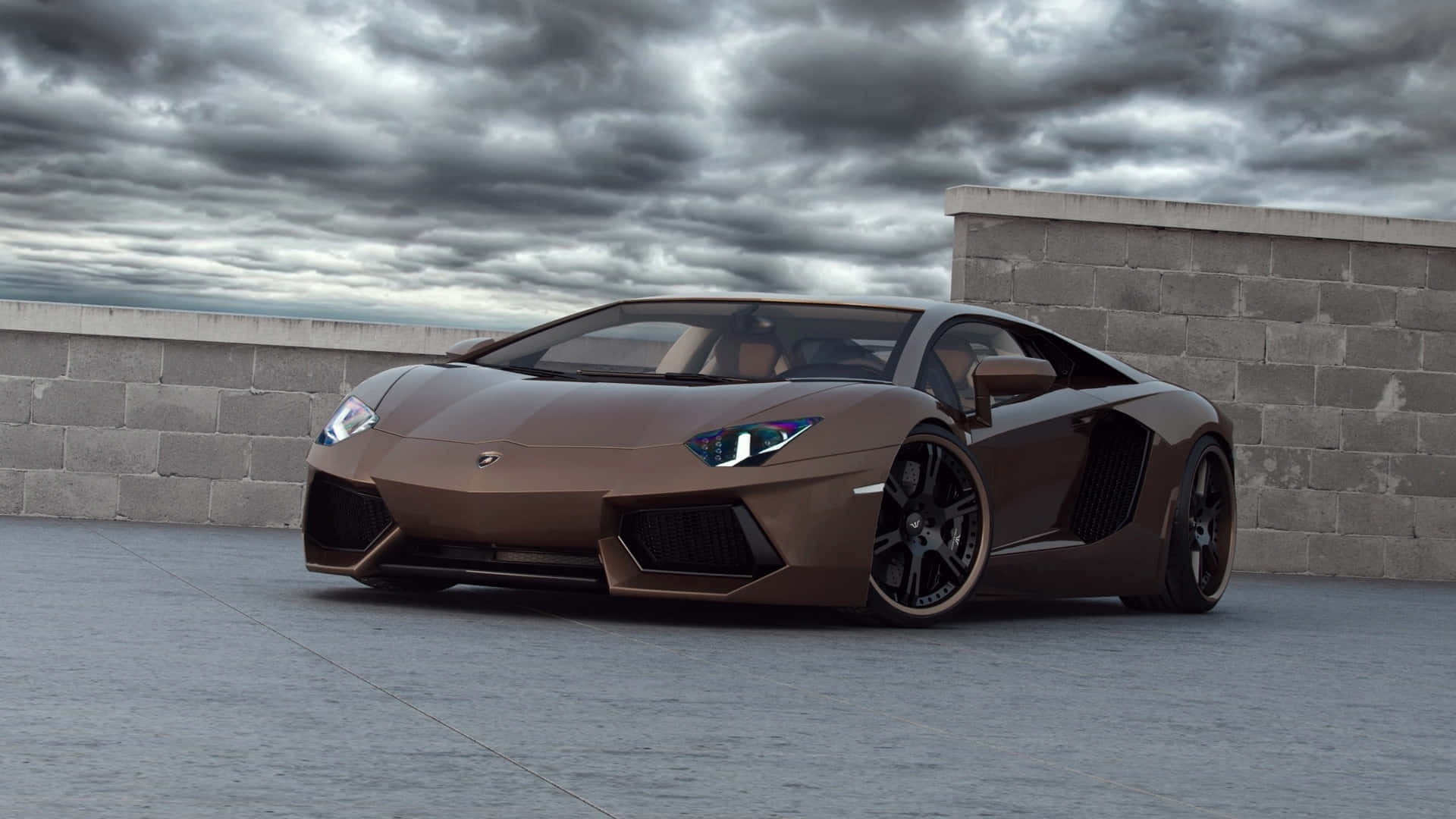 Lamborghini Gallardo 桌布 壁紙 — 一輛時尚的銅色林寶堅尼 Aventador 停泊在混凝土天台上，背景是戲劇性的多雲天空。