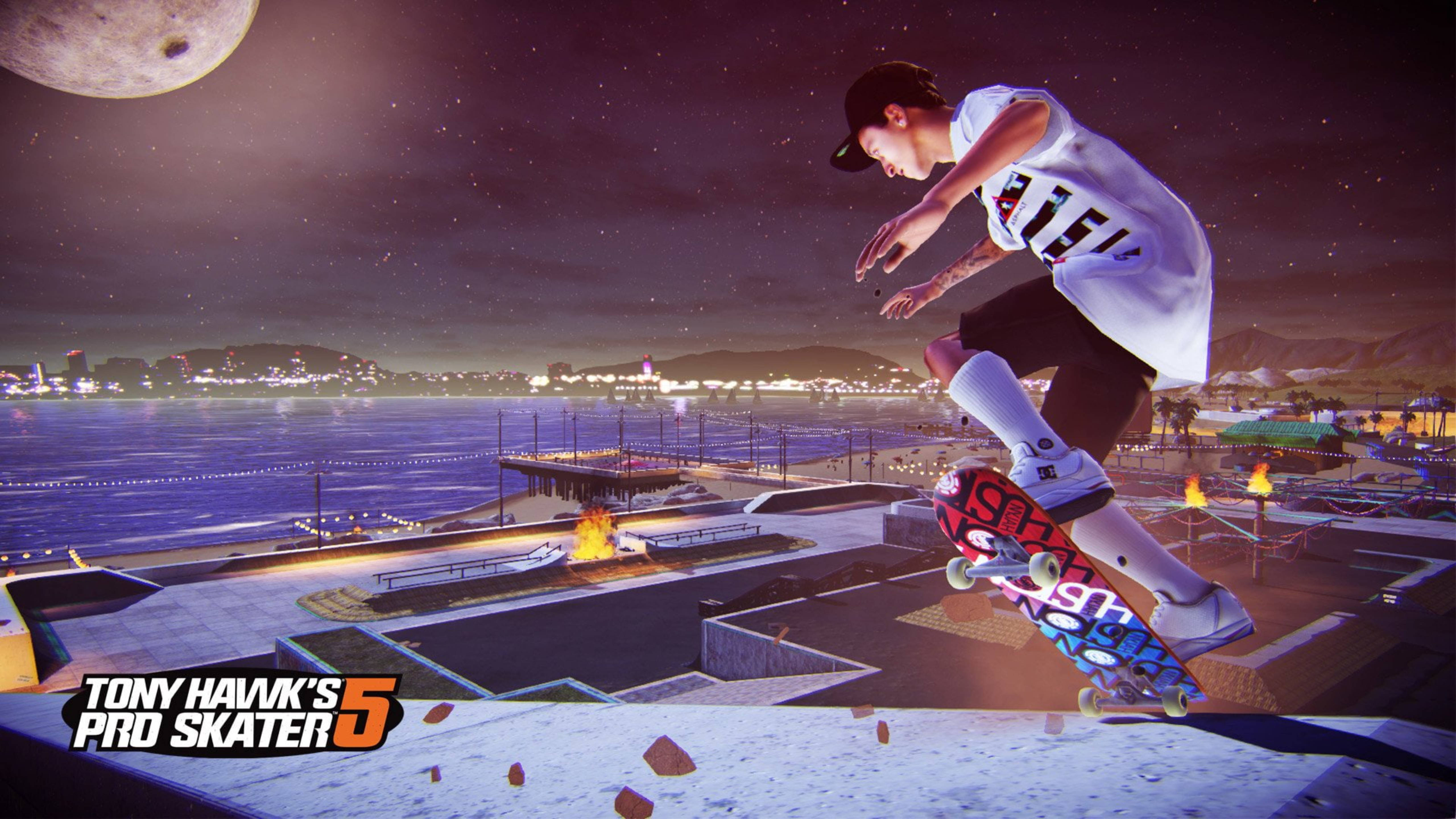 Tony Hawk Pro Skater 5 夜景 壁紙 — 一名滑板手在星空下的屋頂滑板公園上空，下方有發光的月亮和城市燈光。