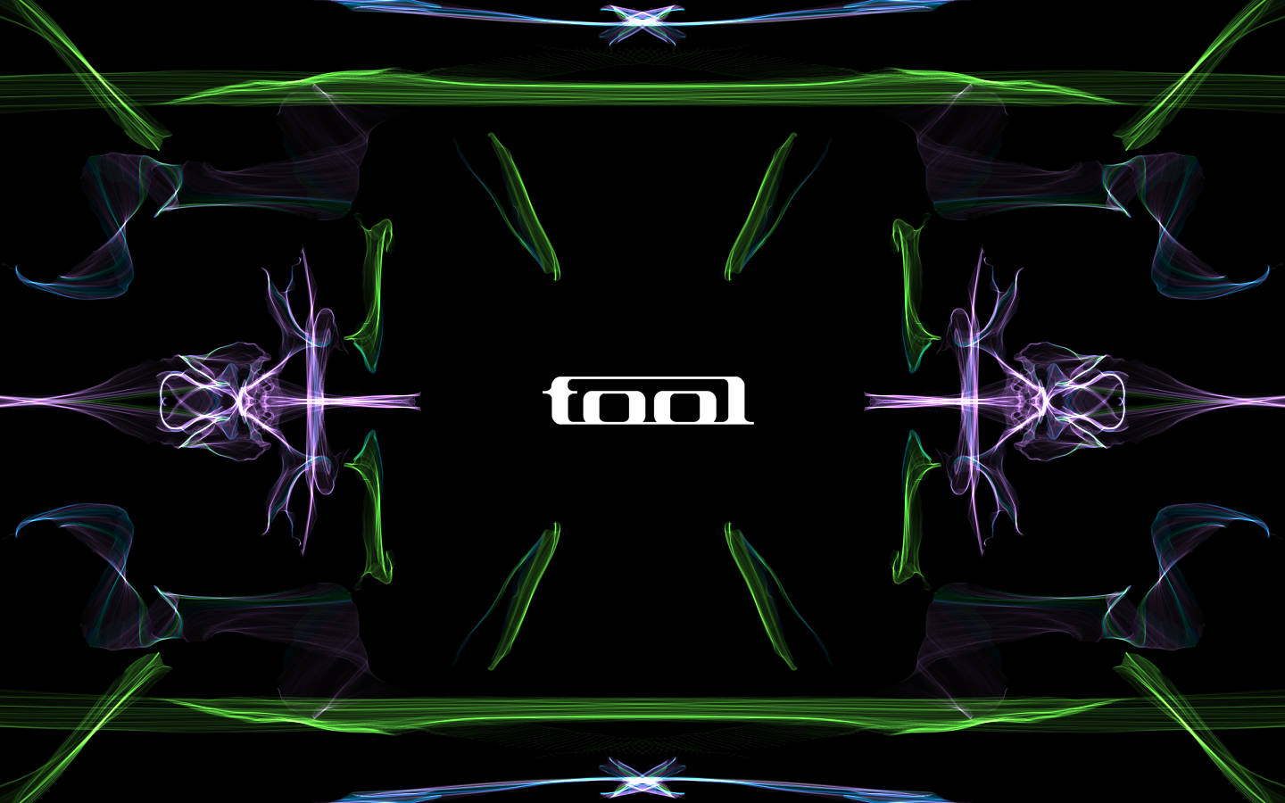 Tool樂隊對稱封面藝術 壁紙 — 綠色和紫色的對稱分形圖案在黑色背景上發光，中央帶有「tool」標誌。
