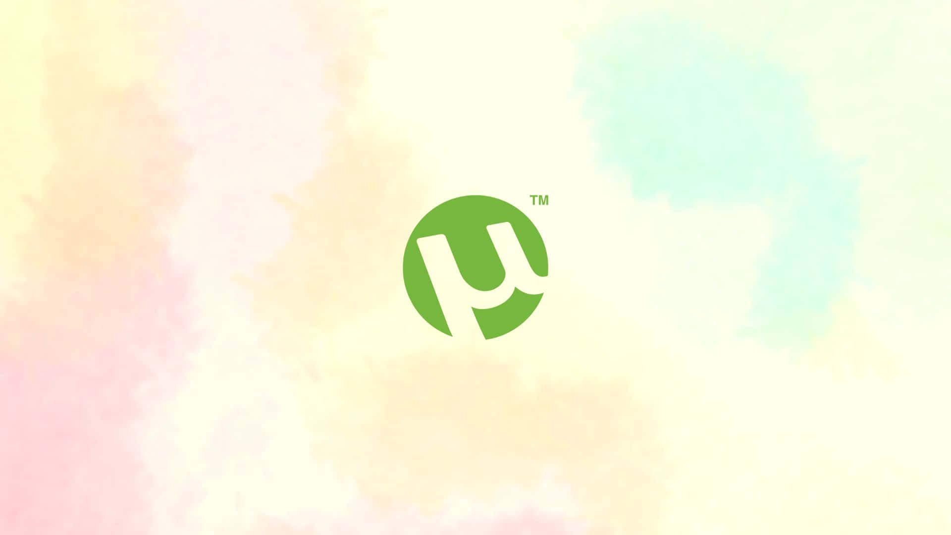 Torrent 標誌水彩淡彩背景 壁紙 — 一個綠色圓形標誌，帶有風格化的「u」，位於柔和粉彩水彩背景中央，融合了蜜桃粉紅和薄荷綠。