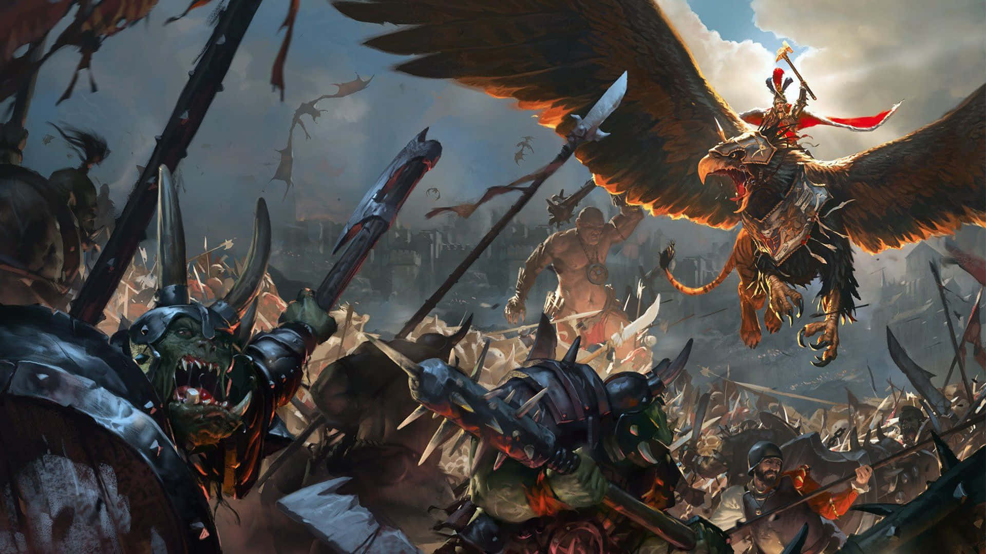 《Total War：羅馬2》最佳陣營戰場背景：巨鳥飛翔 壁紙 — 一場激烈的奇幻戰鬥爆發，一名戰士騎著巨鷹在裝甲部隊與 monstrous 綠色獸人交戰的煙霧戰爭區域上空翱翔。