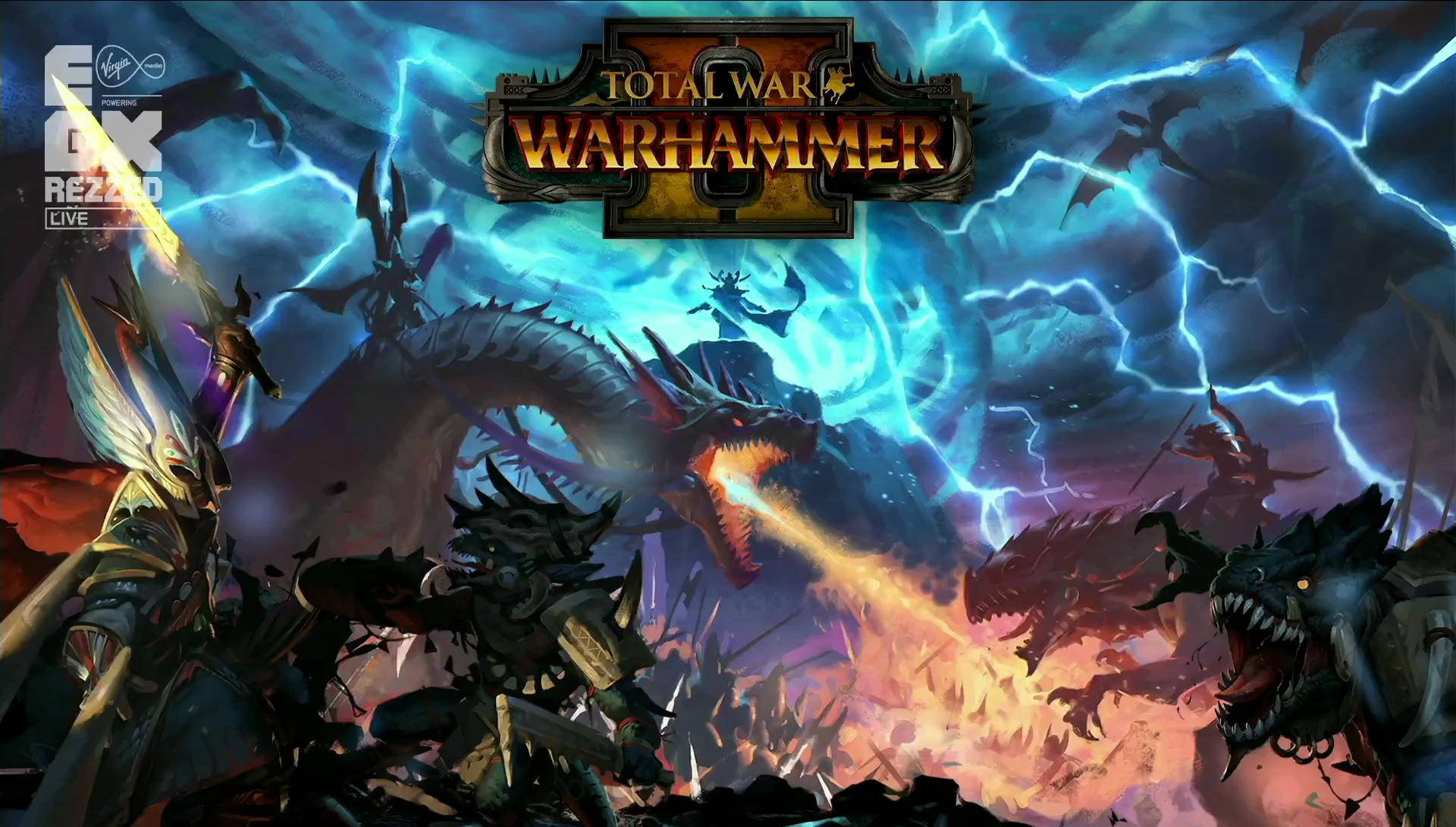 Total War Warhammer 2 火焰巨龍 壁紙 — 奇幻戰士與巨龍在暴風雨的天空下戰鬥，閃電照亮戰場。