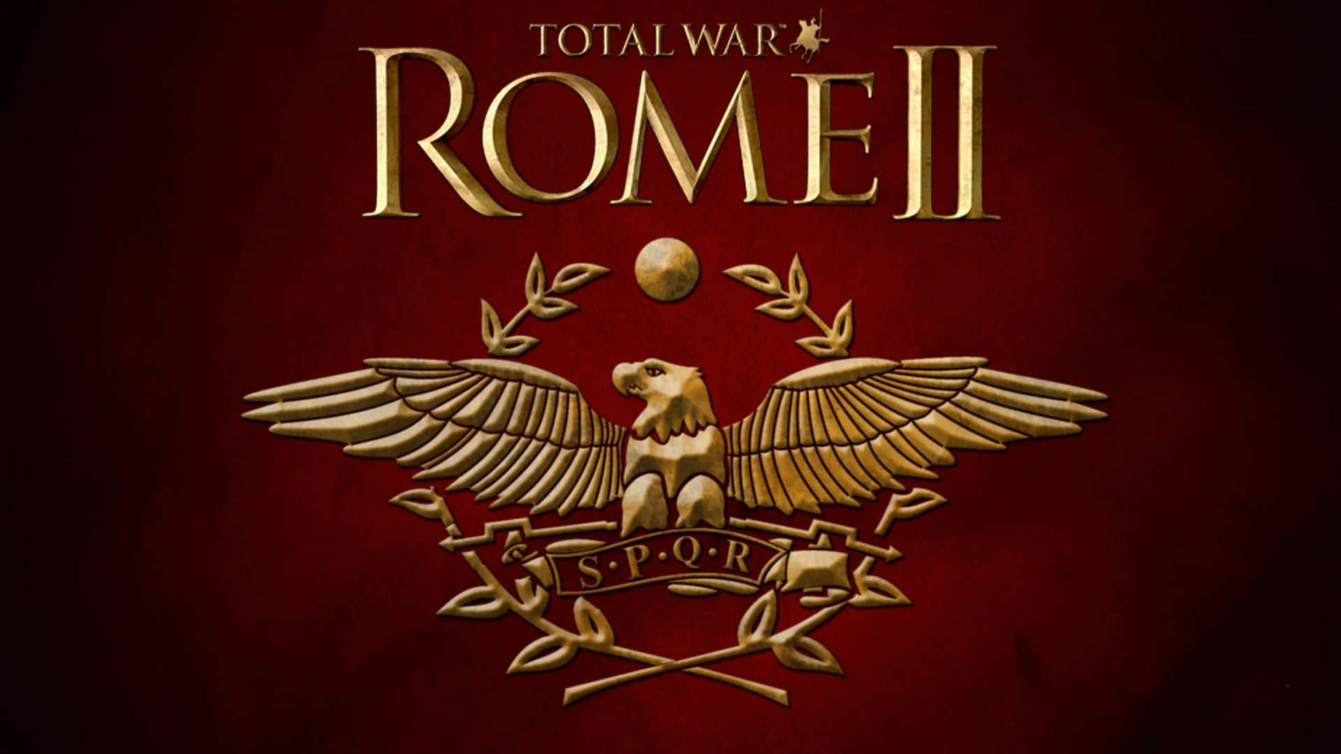 《Total War：羅馬2》最佳背景——紅色版 壁紙 — 金色羅馬鷹徽章，飾有月桂花環和'S.P.Q.R.'橫幅，背景為深紅色紋理。