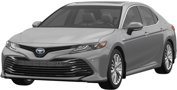 銀色 Toyota Camry 新款車型 壁紙 — 時尚銀色豐田Camry轎車以四分之三視角展示，配備現代化頭燈和合金輪圈。