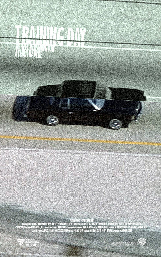 《Training Day》汽車海報 壁紙 — 一輛黑色轎車在灰色高速公路上疾馳，天空暗淡，上方有粗體白色電影標題文字。