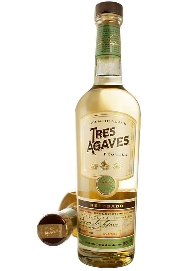 Tres Agaves Reposado 龍舌蘭酒瓶 瓶蓋打開 白色背景