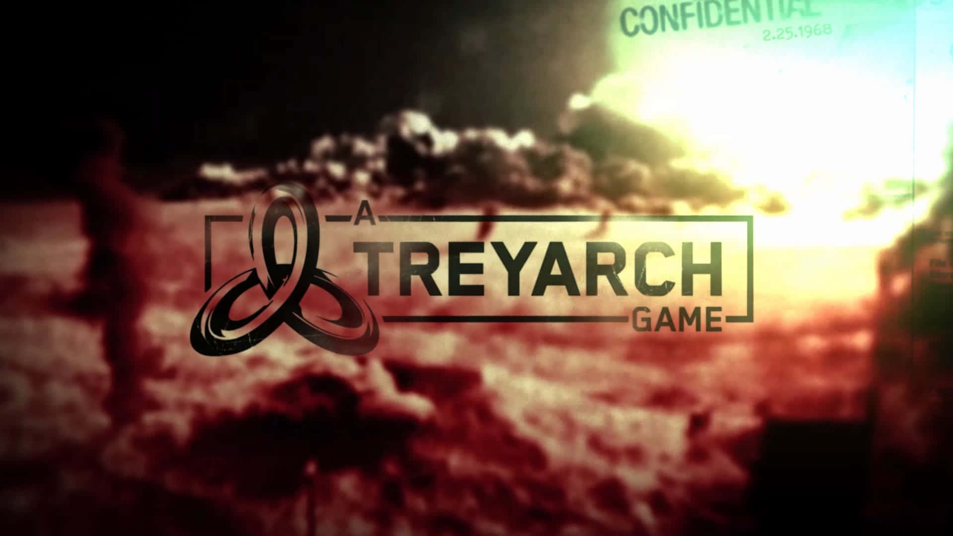 Treyarch 桌布 壁紙 — Treyarch 遊戲標誌在戲劇性的雲層和角落的「機密」印章襯托下，於火紅的日落天空中發光。