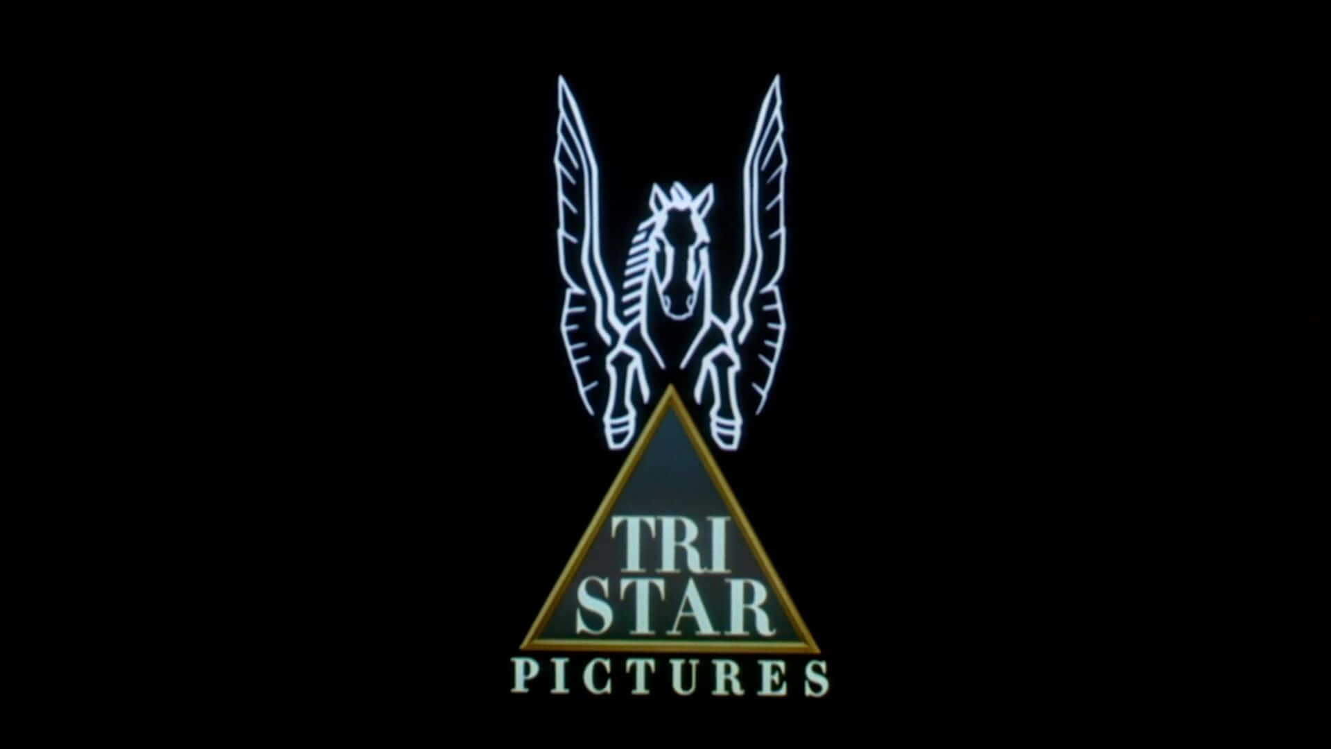 TriStar Pictures 標誌，金色三角形內有一隻發光的飛馬。