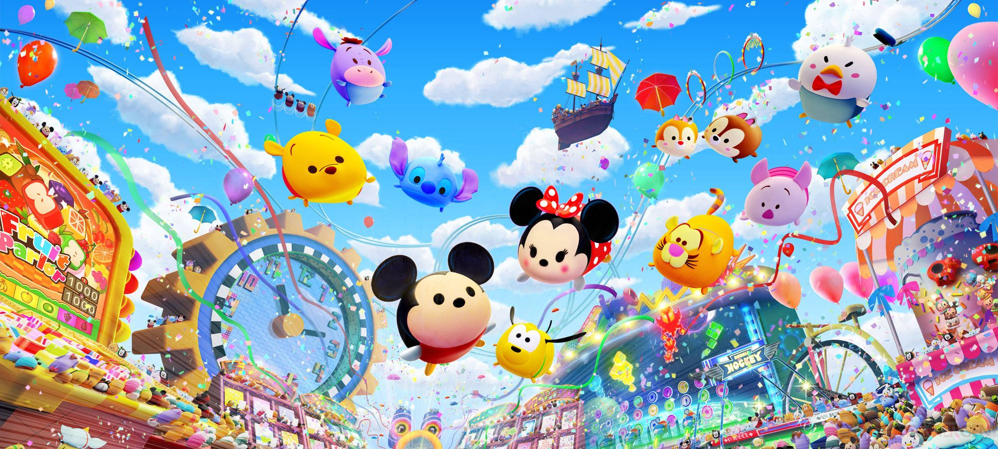 Tsum Tsum 節慶 壁紙 — 充滿活力的嘉年華天空，漂浮著迪士尼角色和色彩繽紛的遊樂設施，在明亮的藍天下。